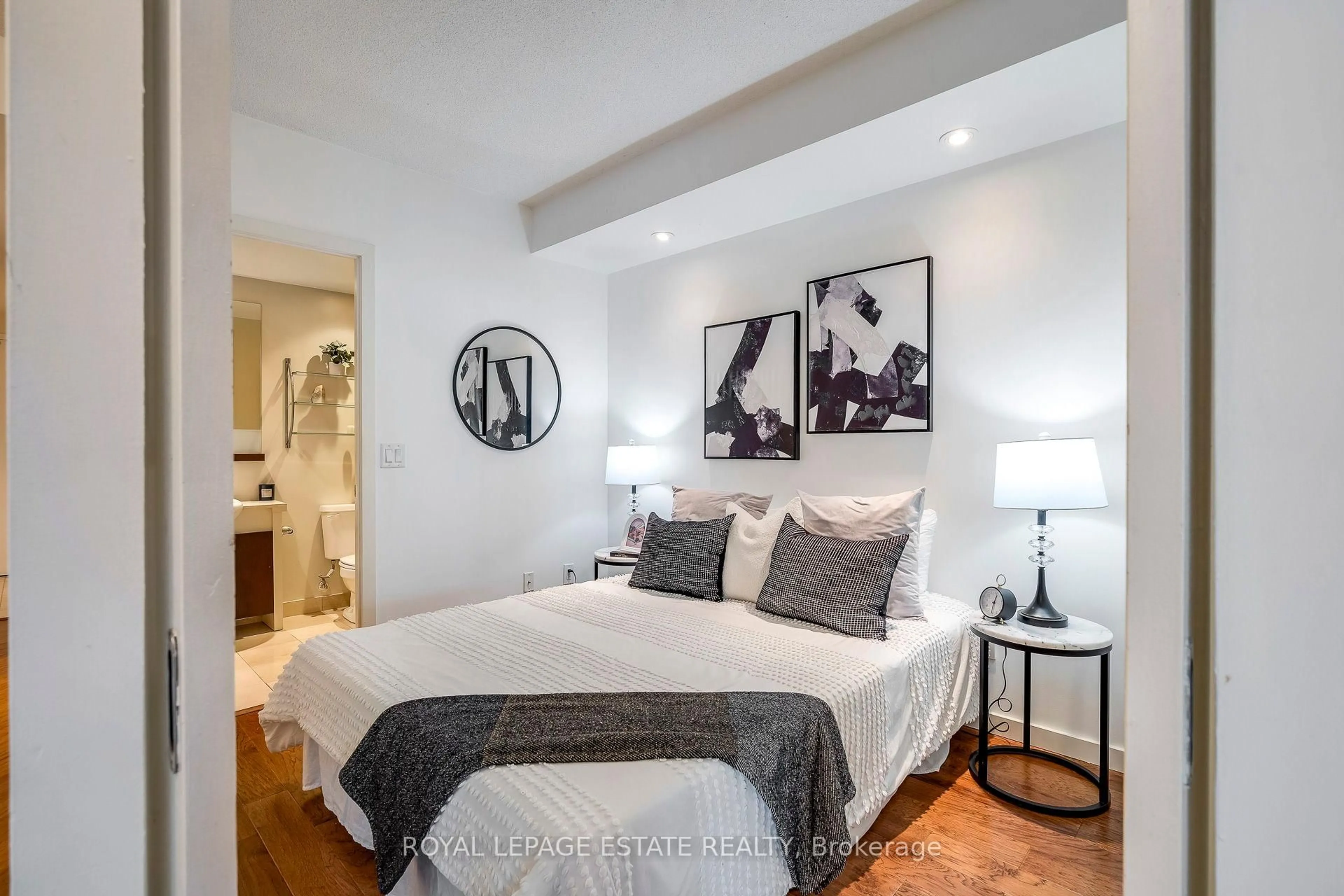 Bedroom with bed, unknown for 218 Queens Quay #402, Toronto Ontario M5J 2Y6