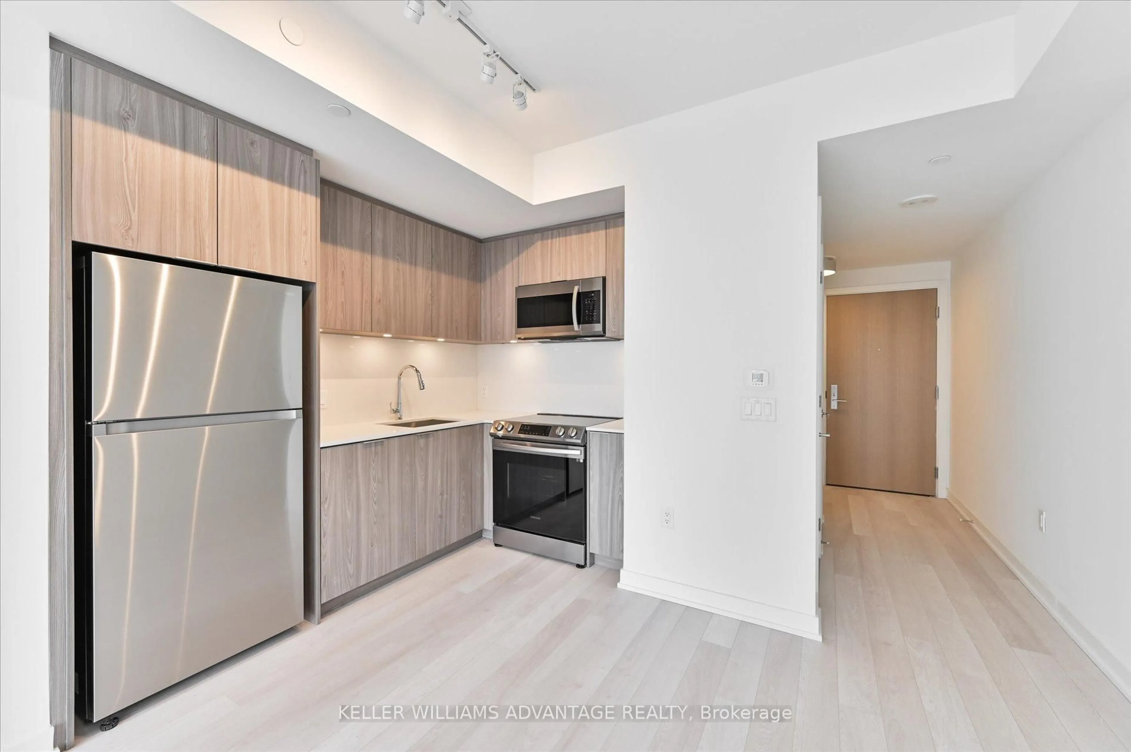 Standard kitchen, unknown for 357 King St #1802, Toronto Ontario M5V 0S7