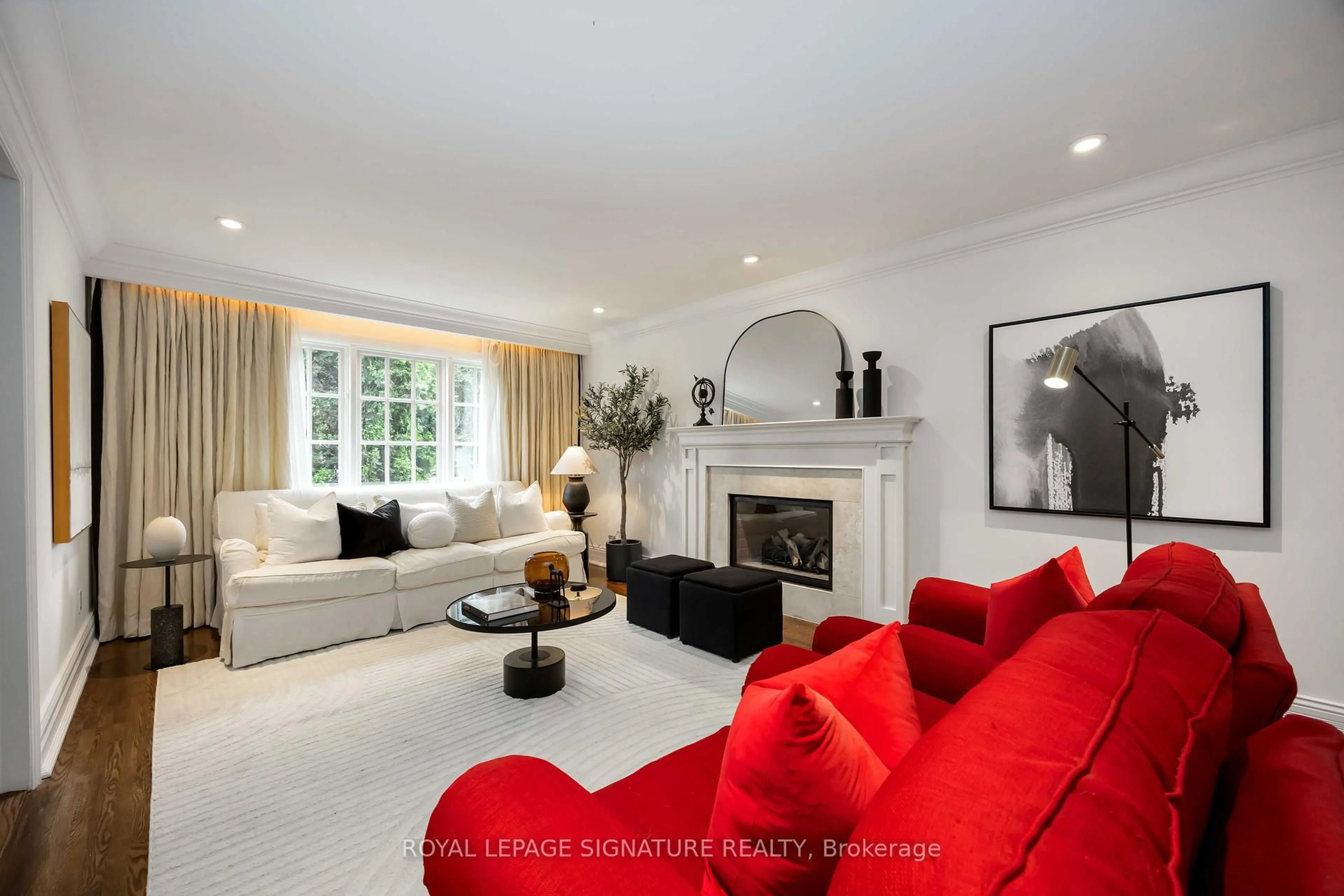 Living room with furniture, unknown for 25 Harlington Rd, Toronto Ontario M3B 3G3