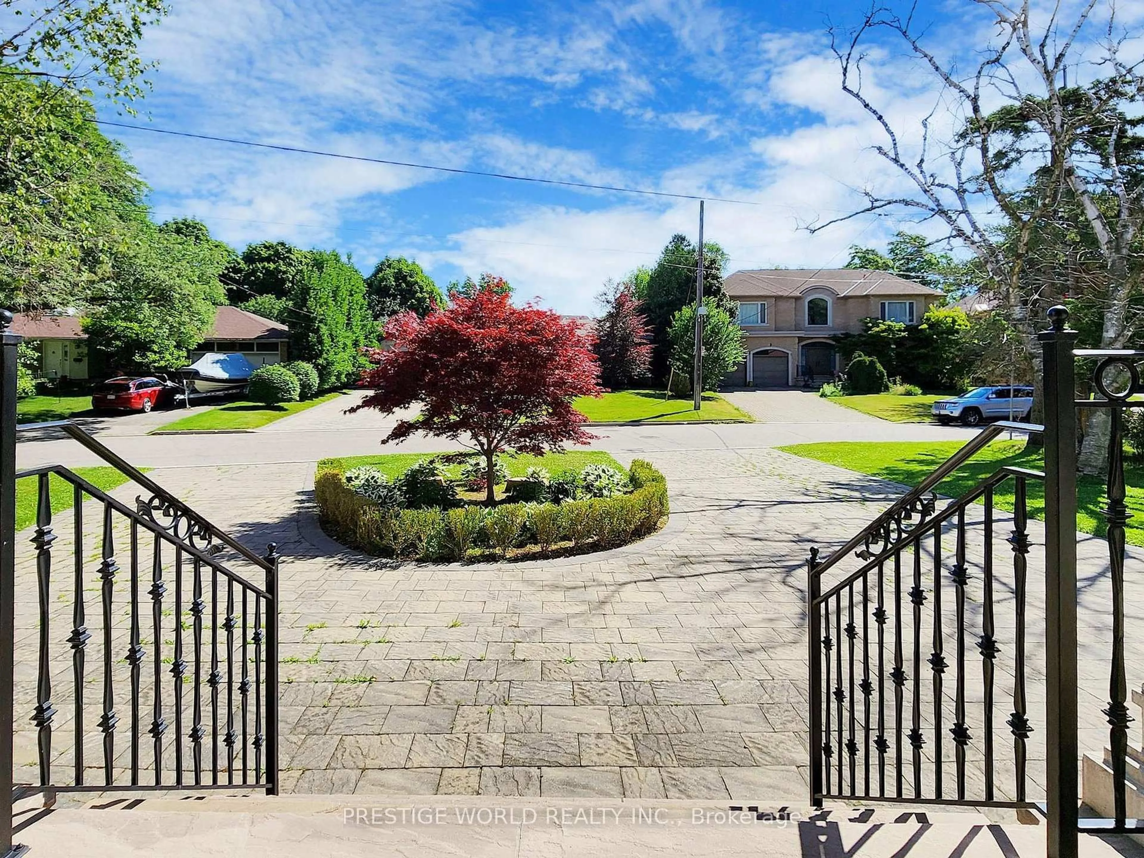 A pic from outside/outdoor area/front of a property/back of a property/a pic from drone, street for 6 Blaine Dr, Toronto Ontario M3B 2G4