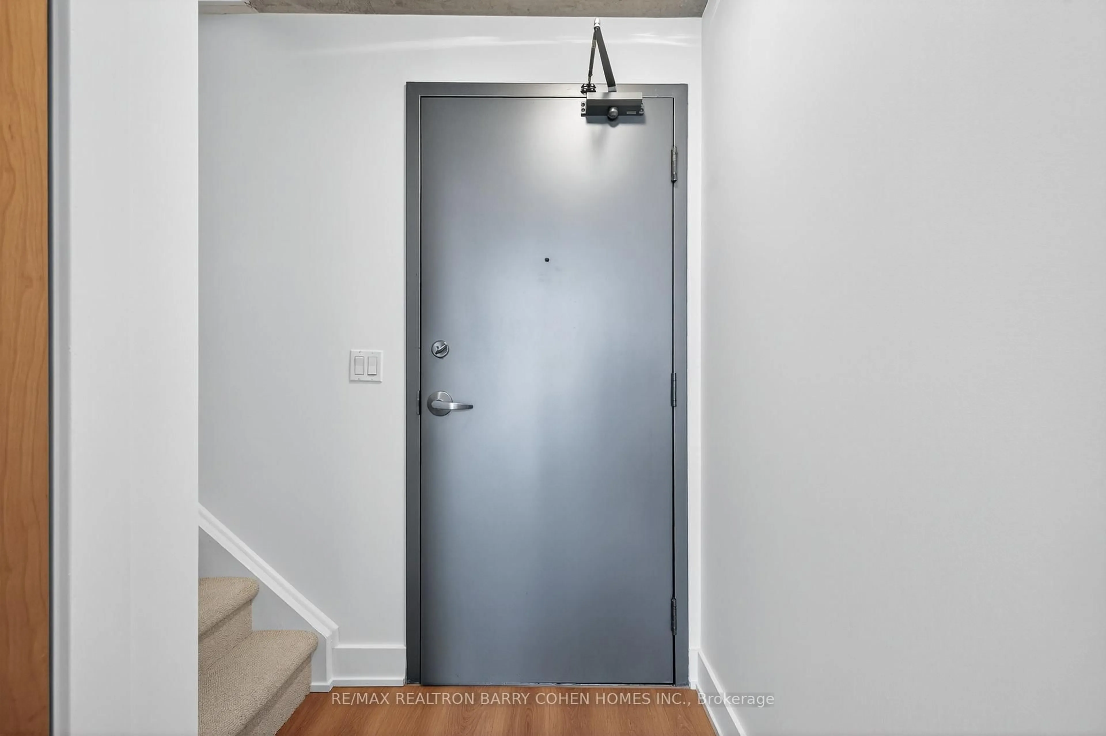 Indoor entryway for 255 Richmond St #814, Toronto Ontario M5A 4T7