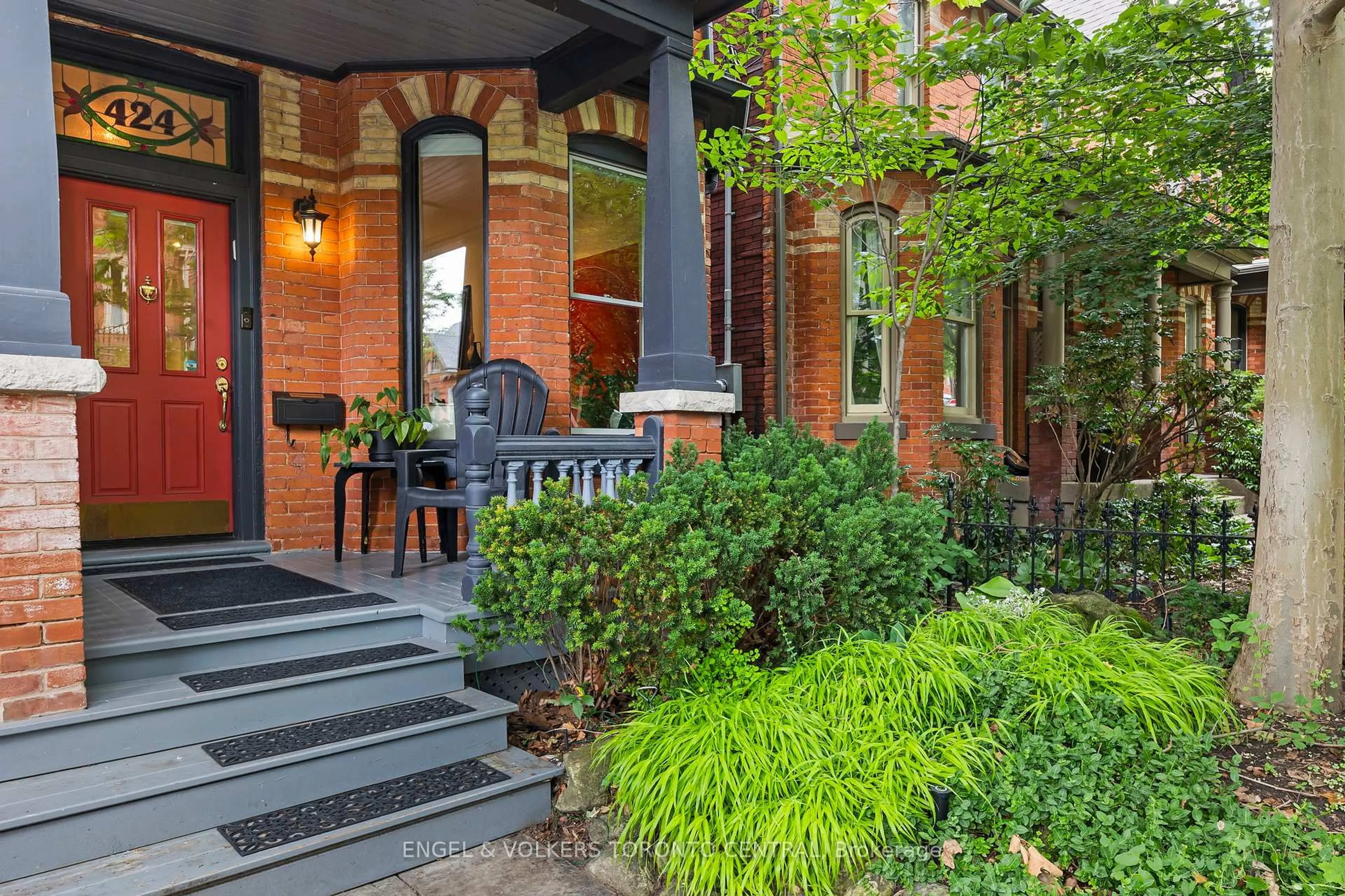 Patio, street for 424 Sackville St, Toronto Ontario M4X 1S9
