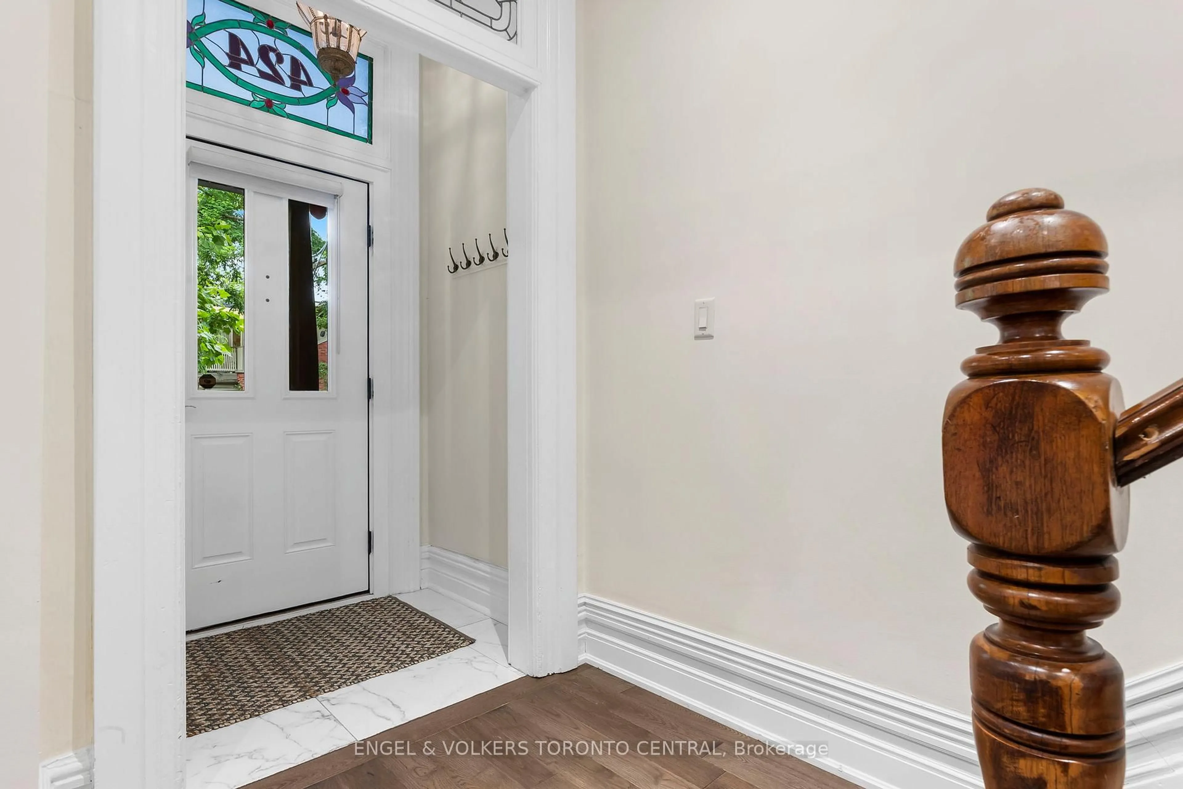 Indoor entryway for 424 Sackville St, Toronto Ontario M4X 1S9