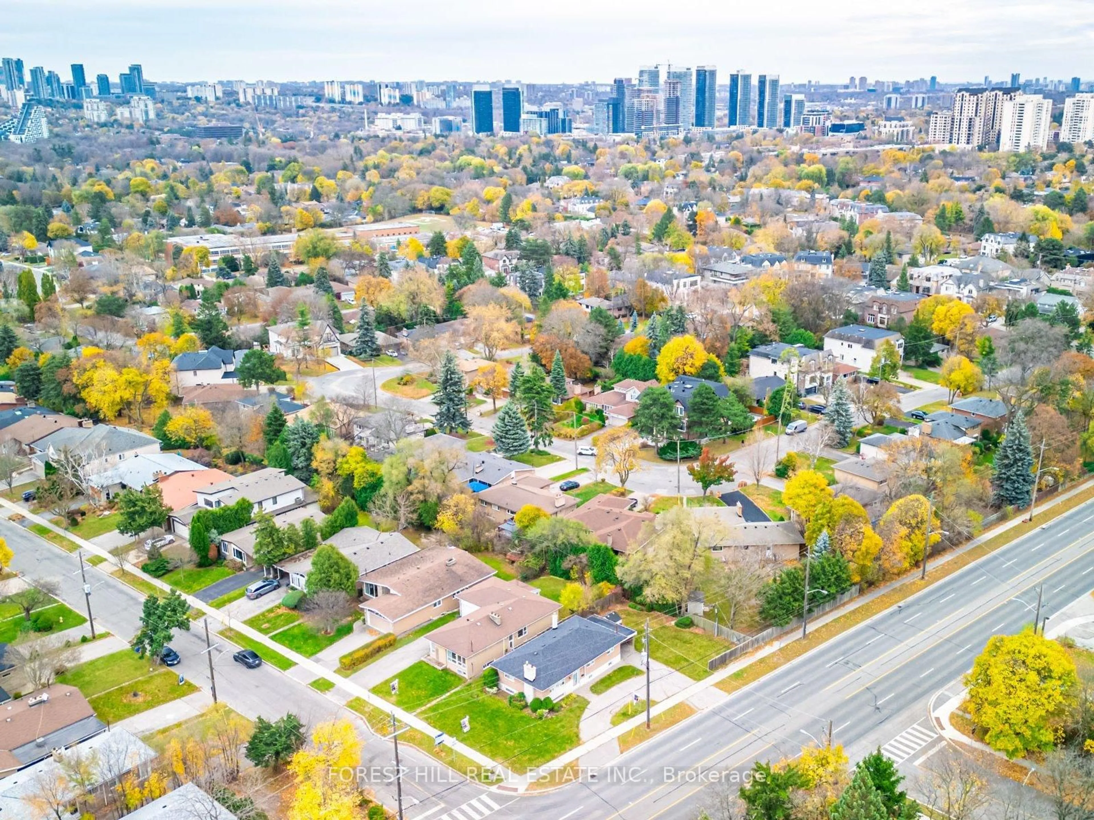 A pic from outside/outdoor area/front of a property/back of a property/a pic from drone, street for 3 Blithfield Ave, Toronto Ontario M2K 1X9
