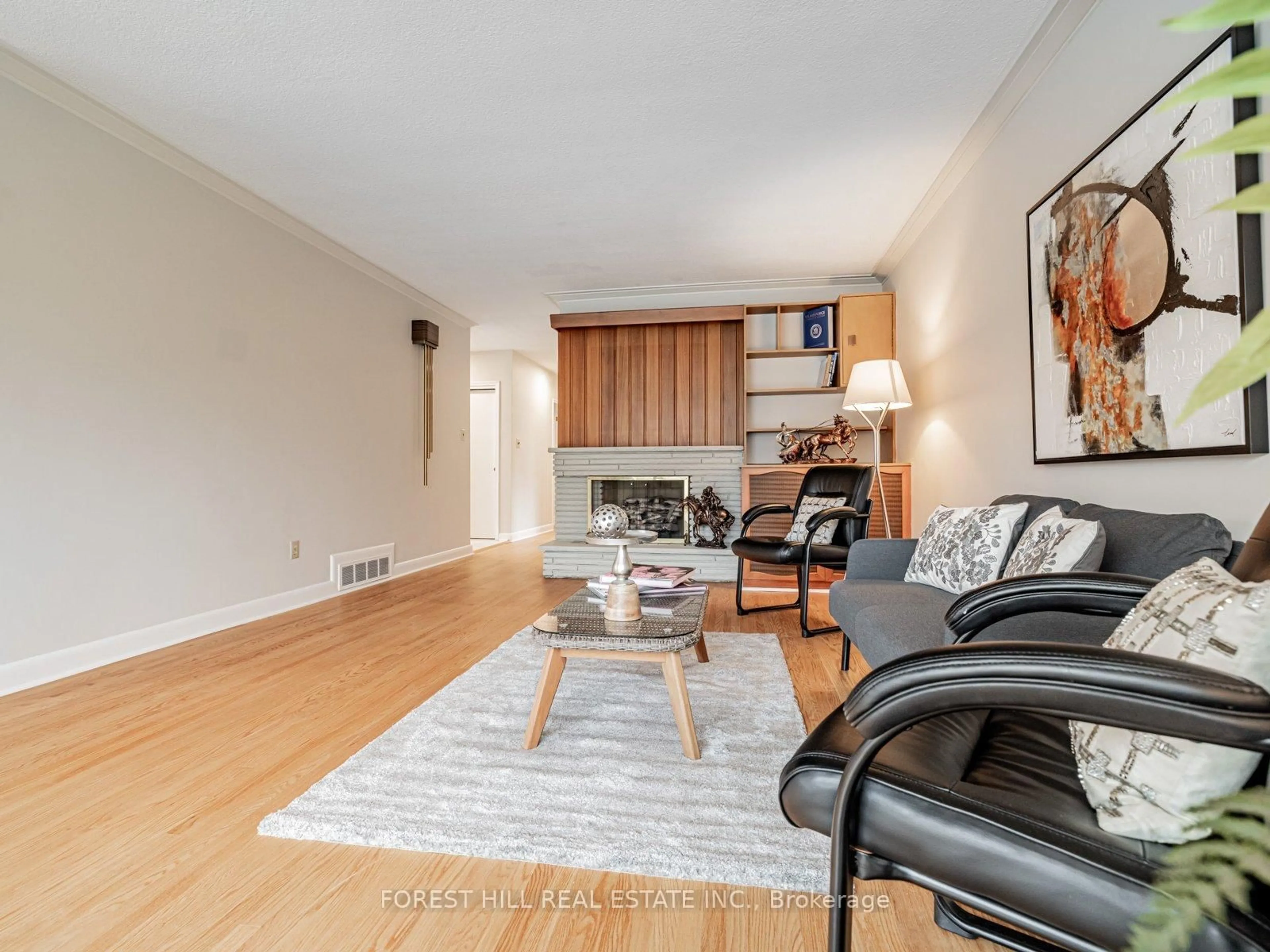 Living room with furniture, wood/laminate floor for 3 Blithfield Ave, Toronto Ontario M2K 1X9