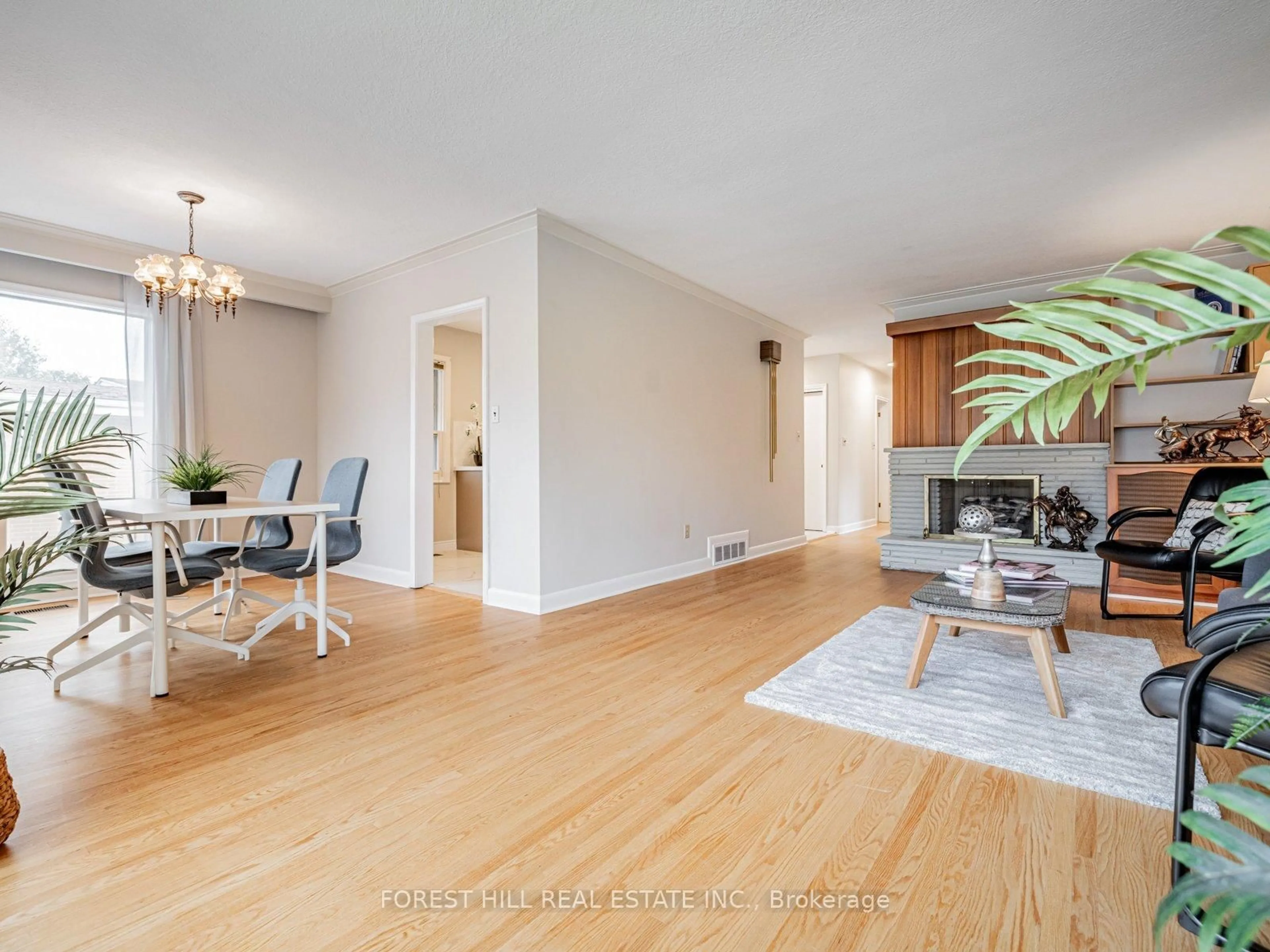 Living room with furniture, wood/laminate floor for 3 Blithfield Ave, Toronto Ontario M2K 1X9