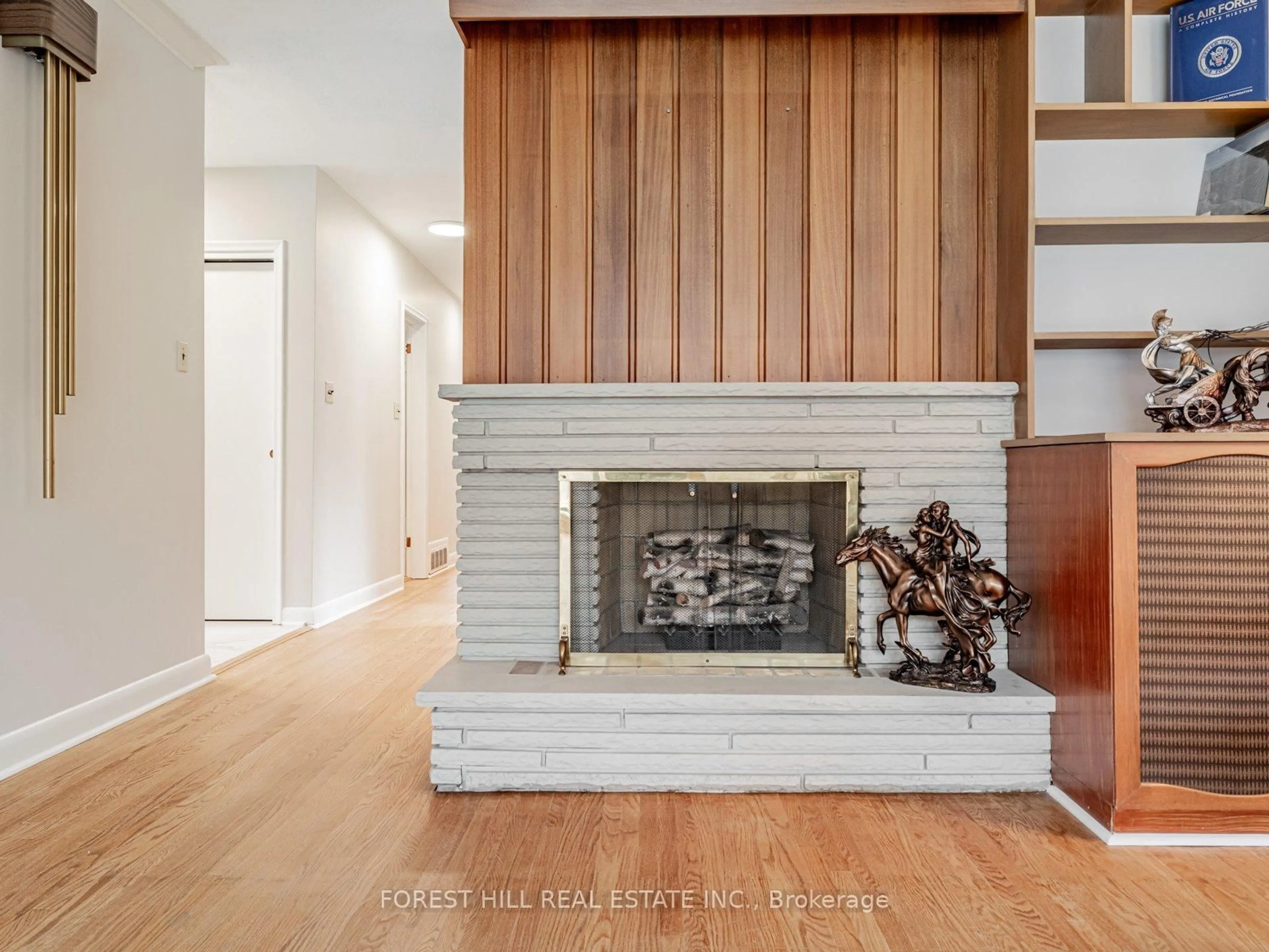 Indoor entryway for 3 Blithfield Ave, Toronto Ontario M2K 1X9