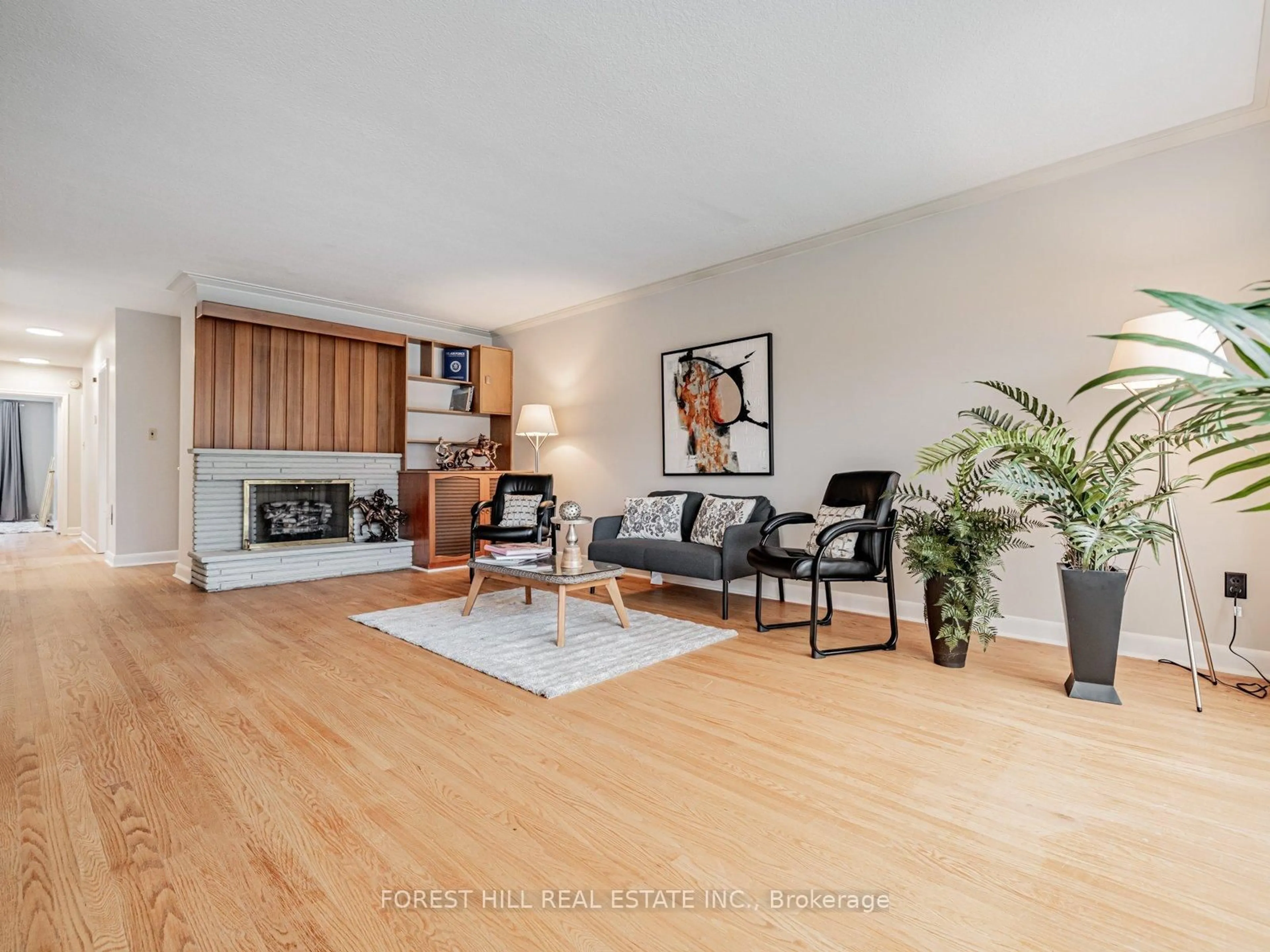 Living room with furniture, wood/laminate floor for 3 Blithfield Ave, Toronto Ontario M2K 1X9