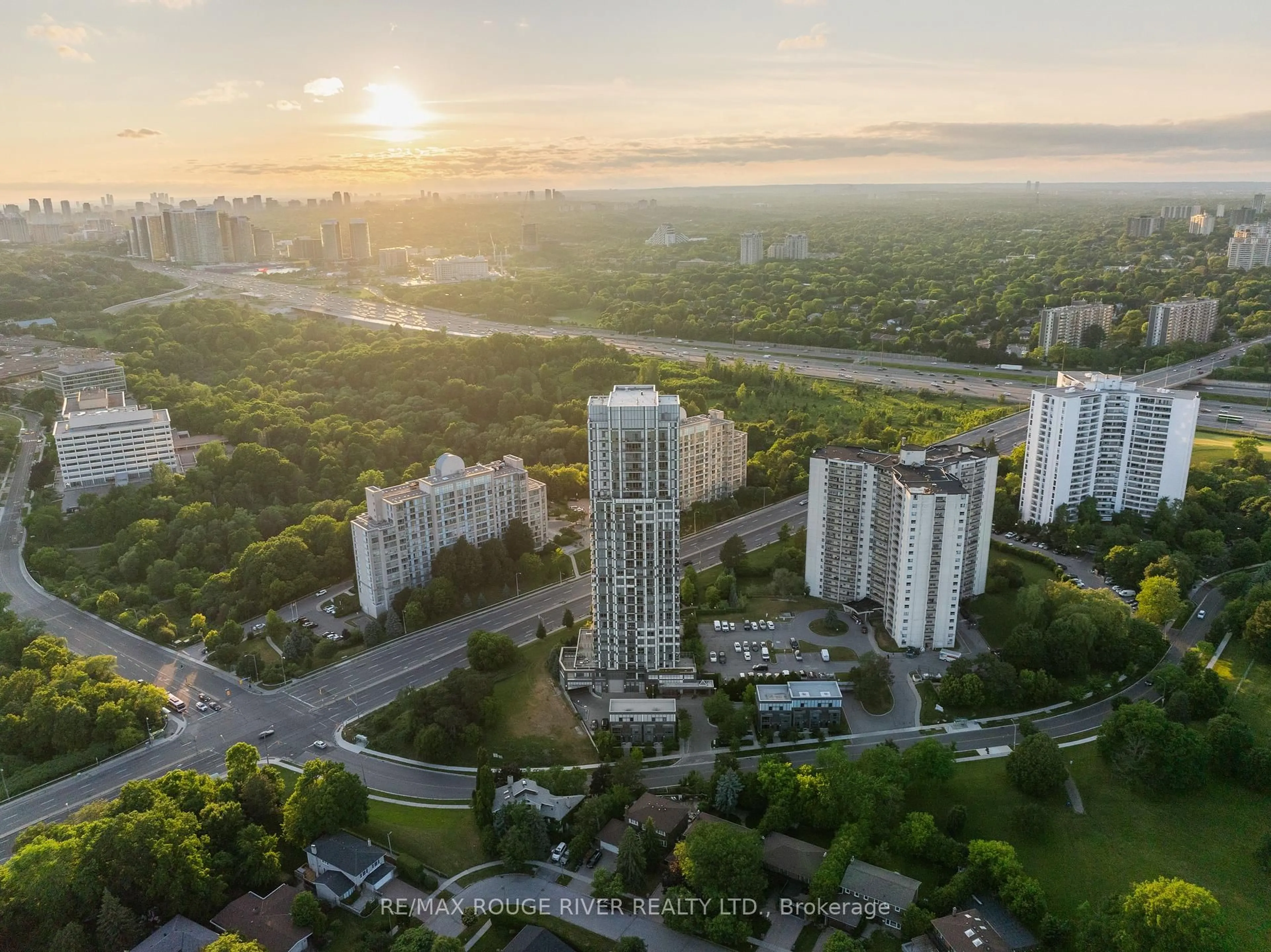 A pic from outside/outdoor area/front of a property/back of a property/a pic from drone, city buildings view from balcony for 18 Graydon Hall Dr #PH07, Toronto Ontario M3A 0A4