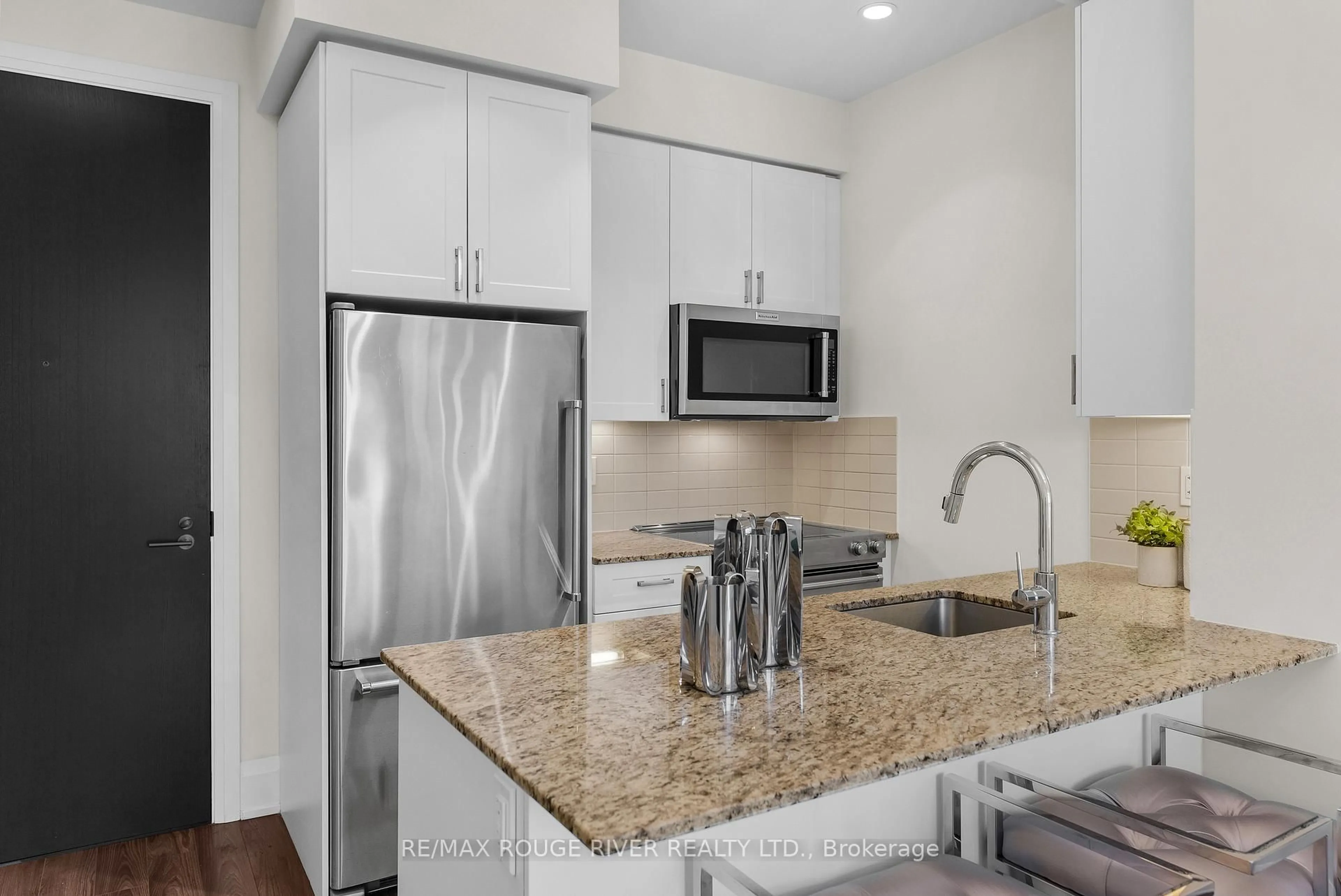 Standard kitchen, unknown for 18 Graydon Hall Dr #PH07, Toronto Ontario M3A 0A4