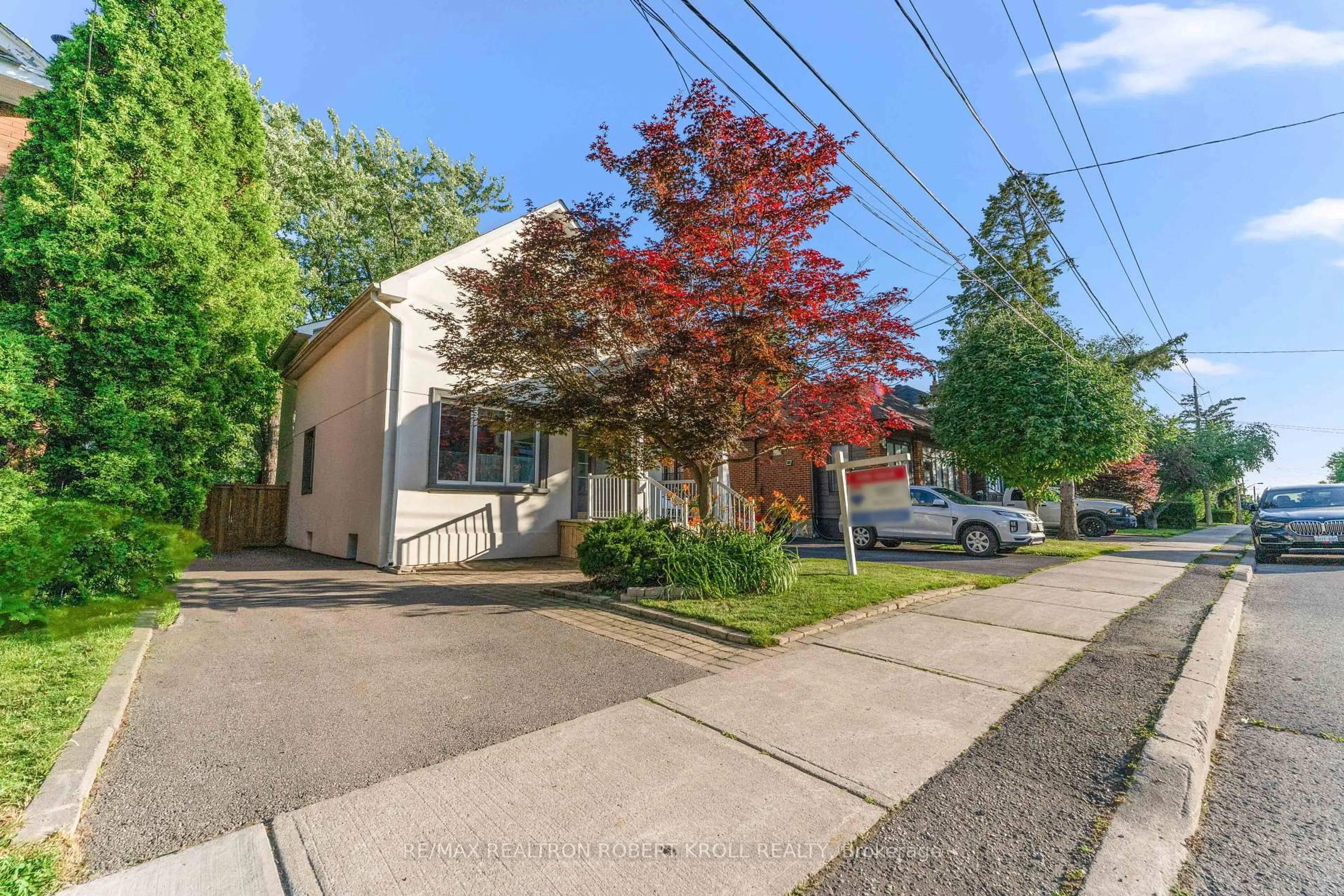 A pic from outside/outdoor area/front of a property/back of a property/a pic from drone, street for 37 Johnston Ave, Toronto Ontario M2N 1G9
