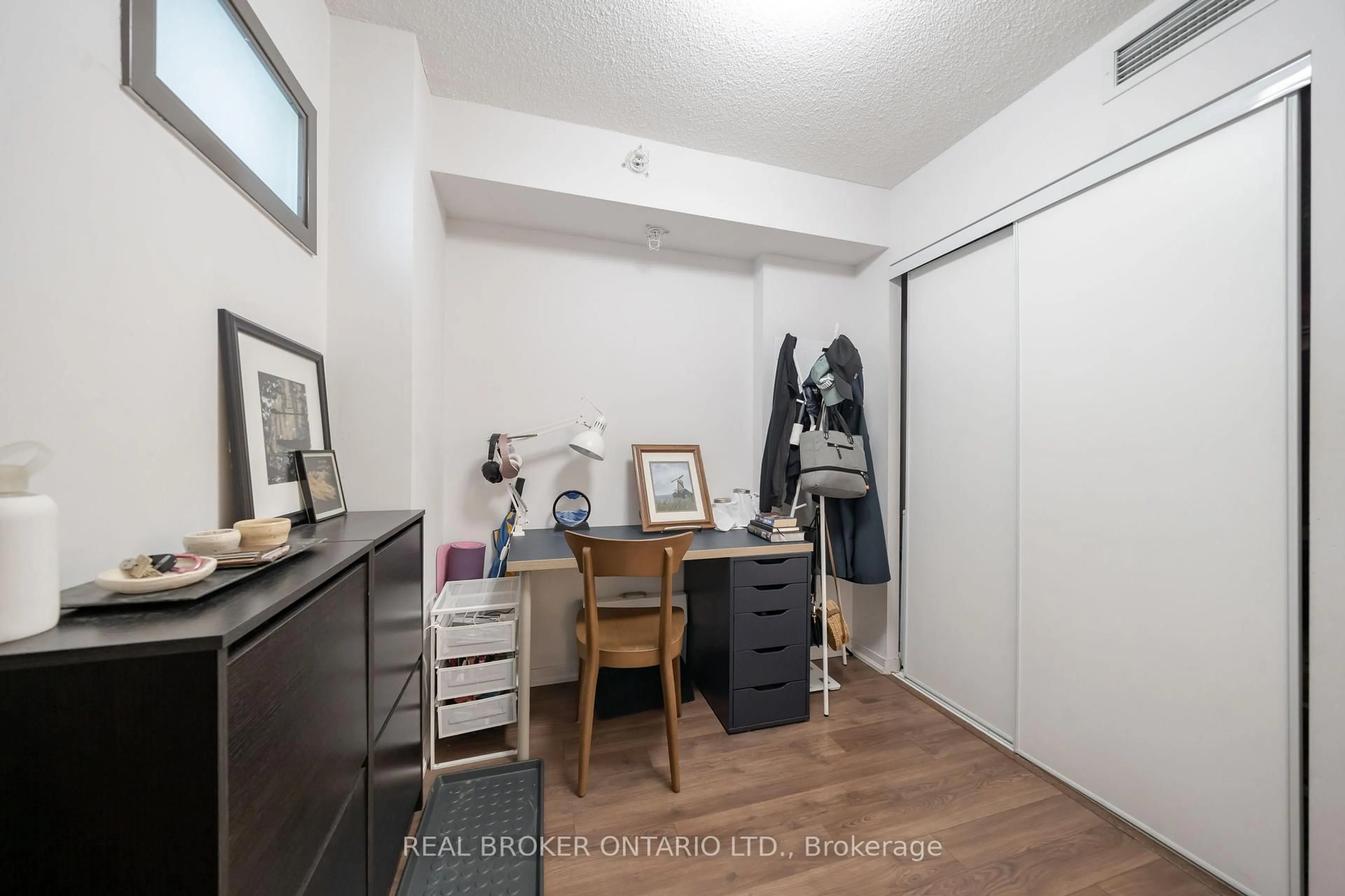 A pic of a room for 36 Lisgar St #908E, Toronto Ontario M6J 3G2
