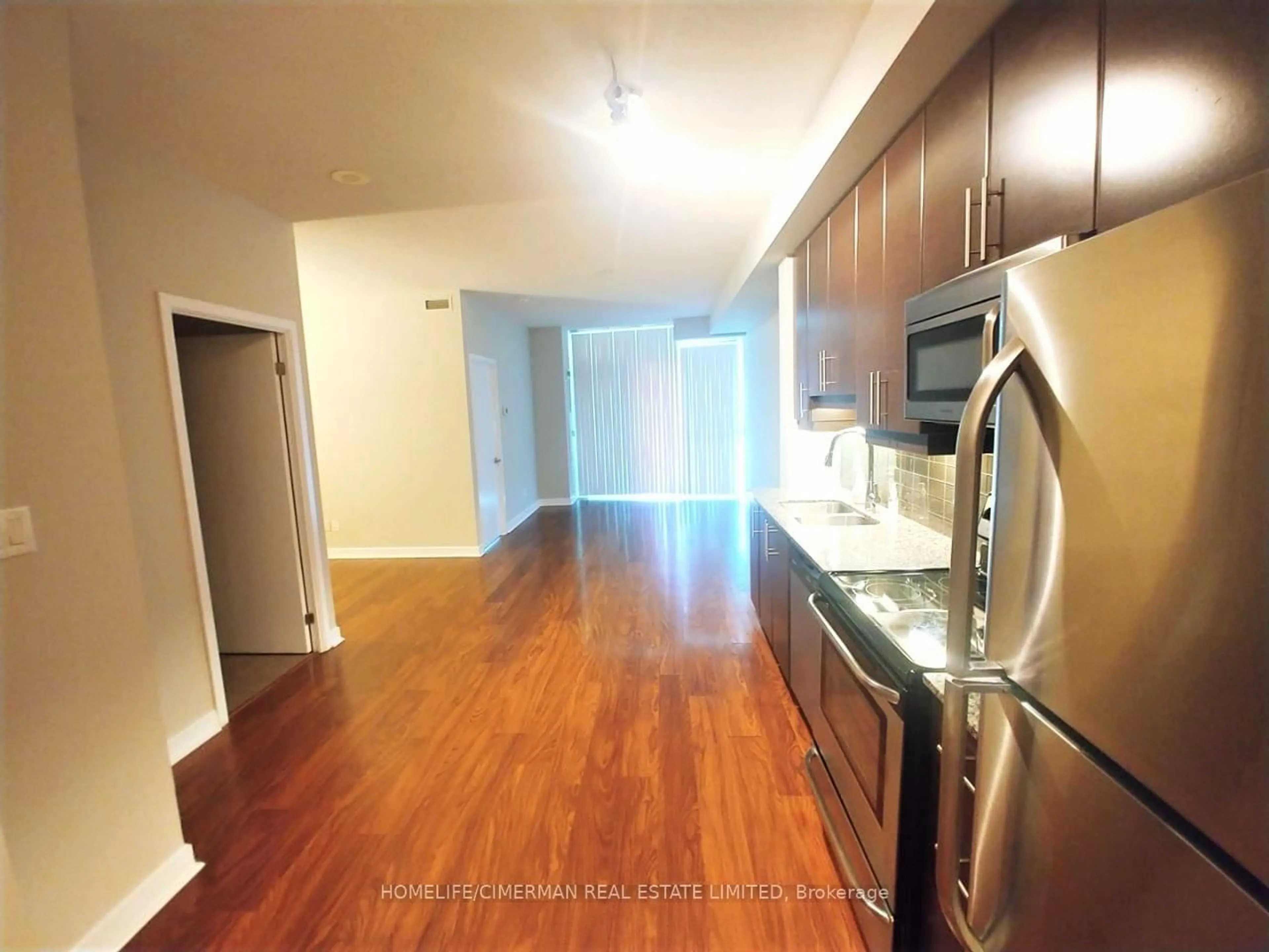 Standard kitchen, wood/laminate floor for 33 Bay St #2801, Toronto Ontario M5J 2Z3