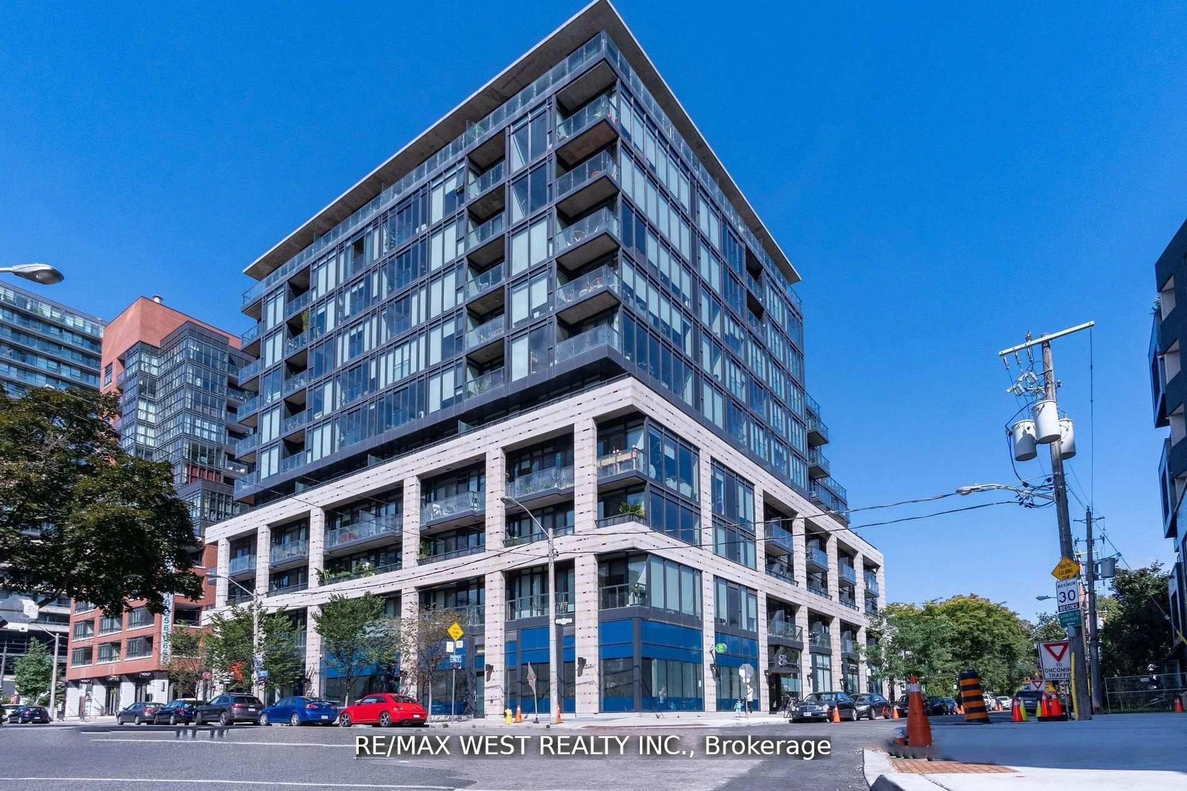 Indoor foyer for 8 Dovercourt Rd #209, Toronto Ontario M6J 0B6