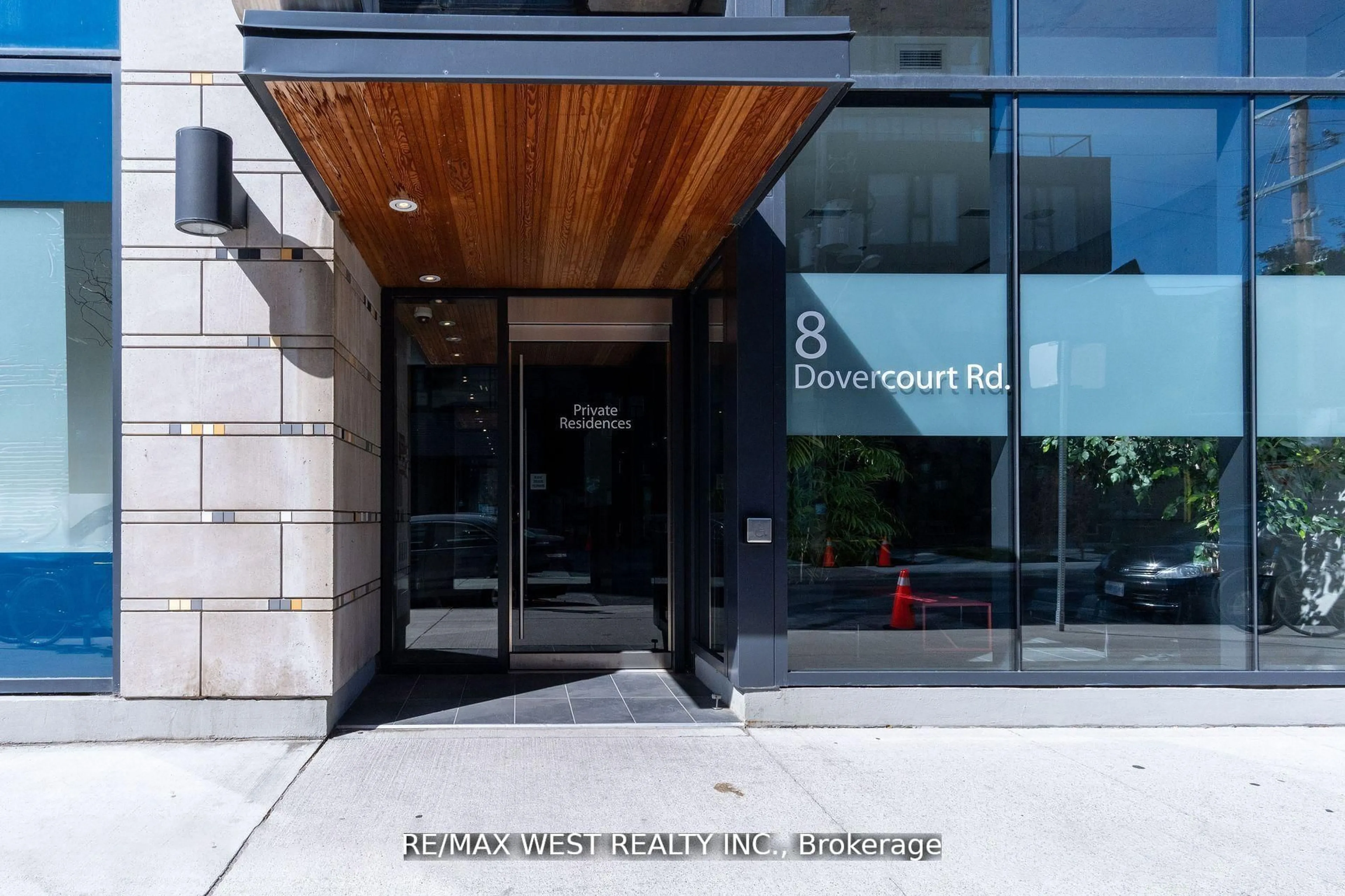 Indoor foyer for 8 Dovercourt Rd #209, Toronto Ontario M6J 0B6