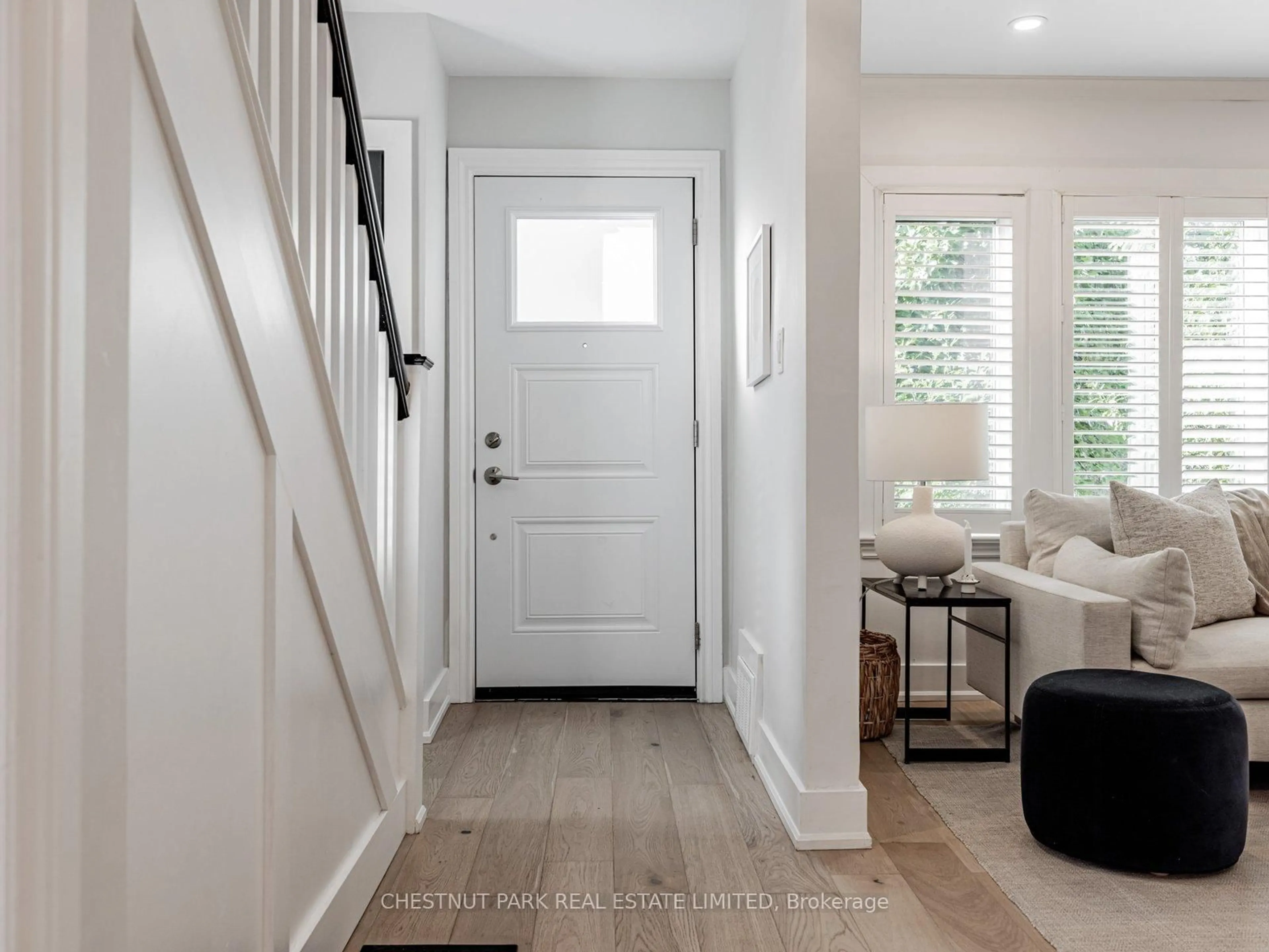 Indoor entryway for 117 Glenvale Blvd, Toronto Ontario M4G 2W1