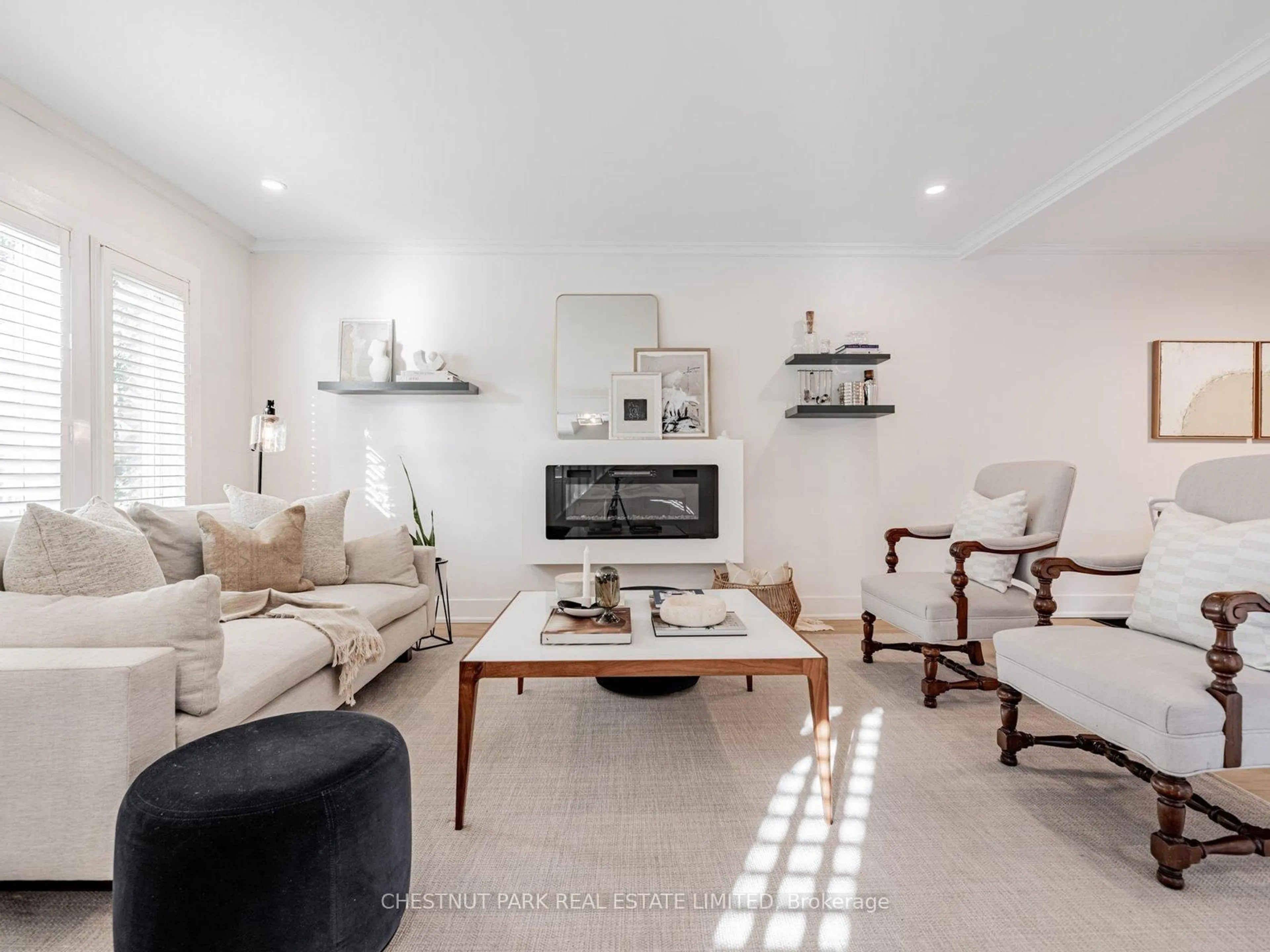 Living room with furniture, unknown for 117 Glenvale Blvd, Toronto Ontario M4G 2W1