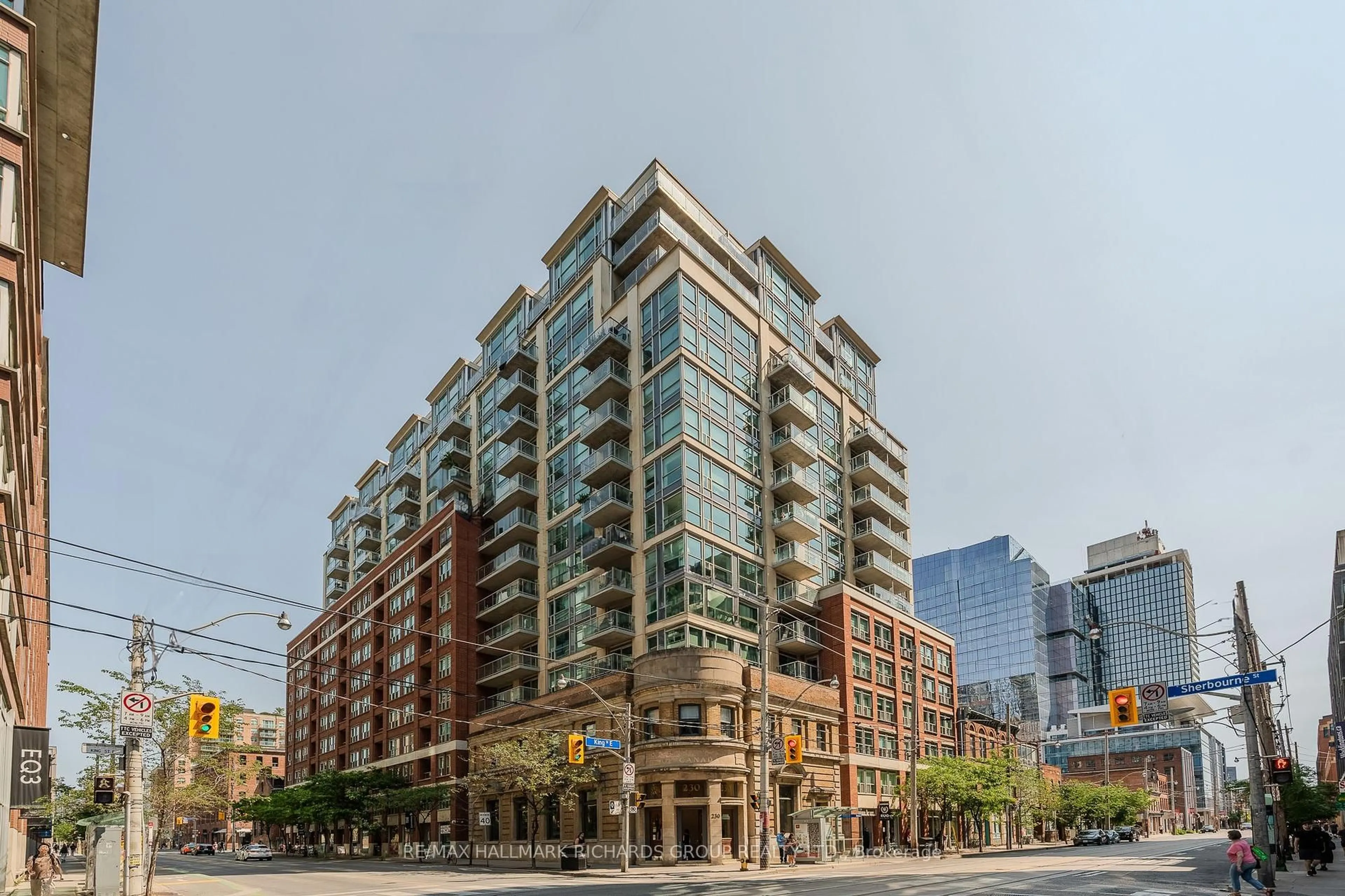 Patio, building for 230 King St #1220, Toronto Ontario M5A 1K5