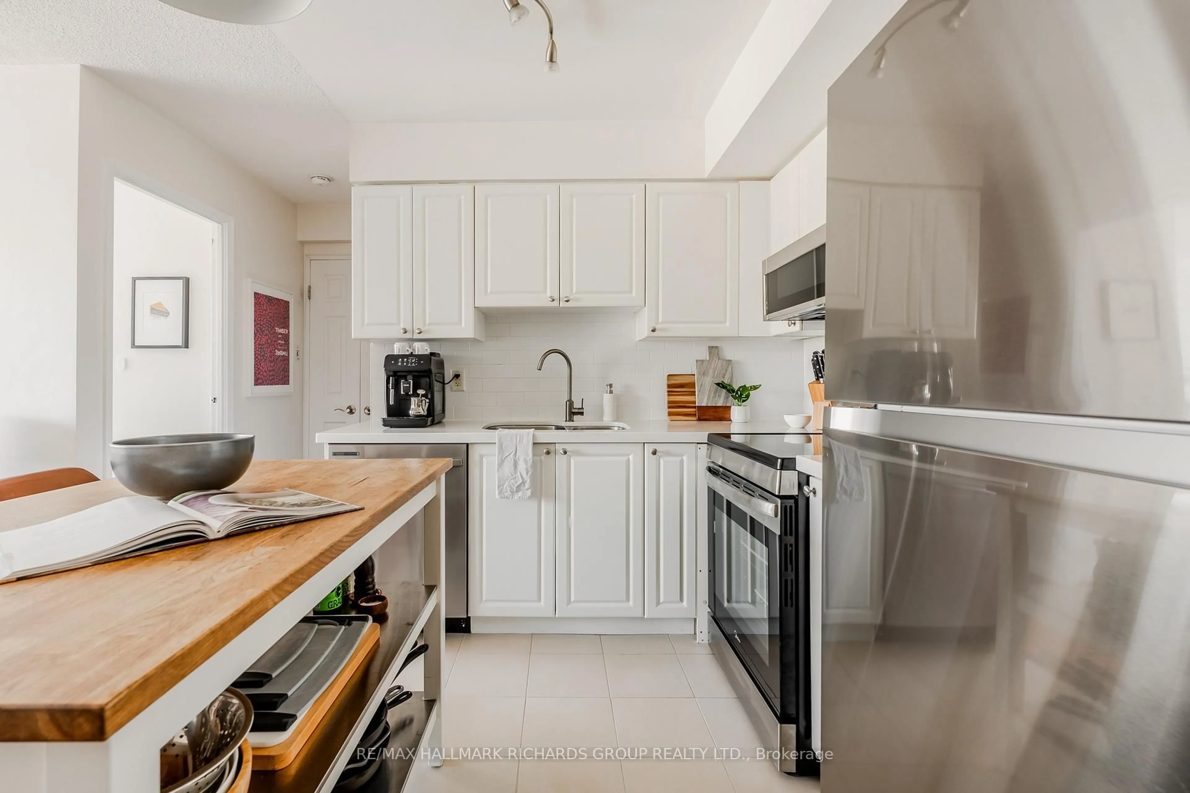 Unknown for 230 King St #1220, Toronto Ontario M5A 1K5