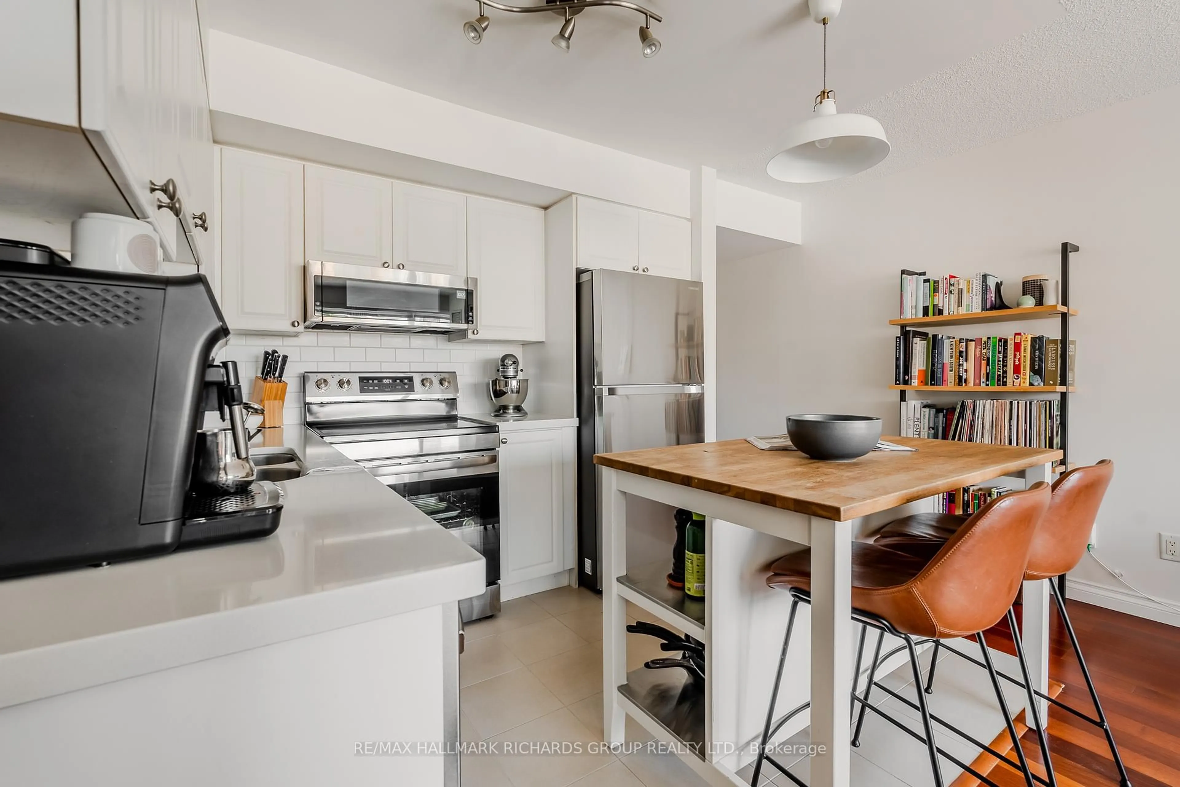 Open concept kitchen, unknown for 230 King St #1220, Toronto Ontario M5A 1K5