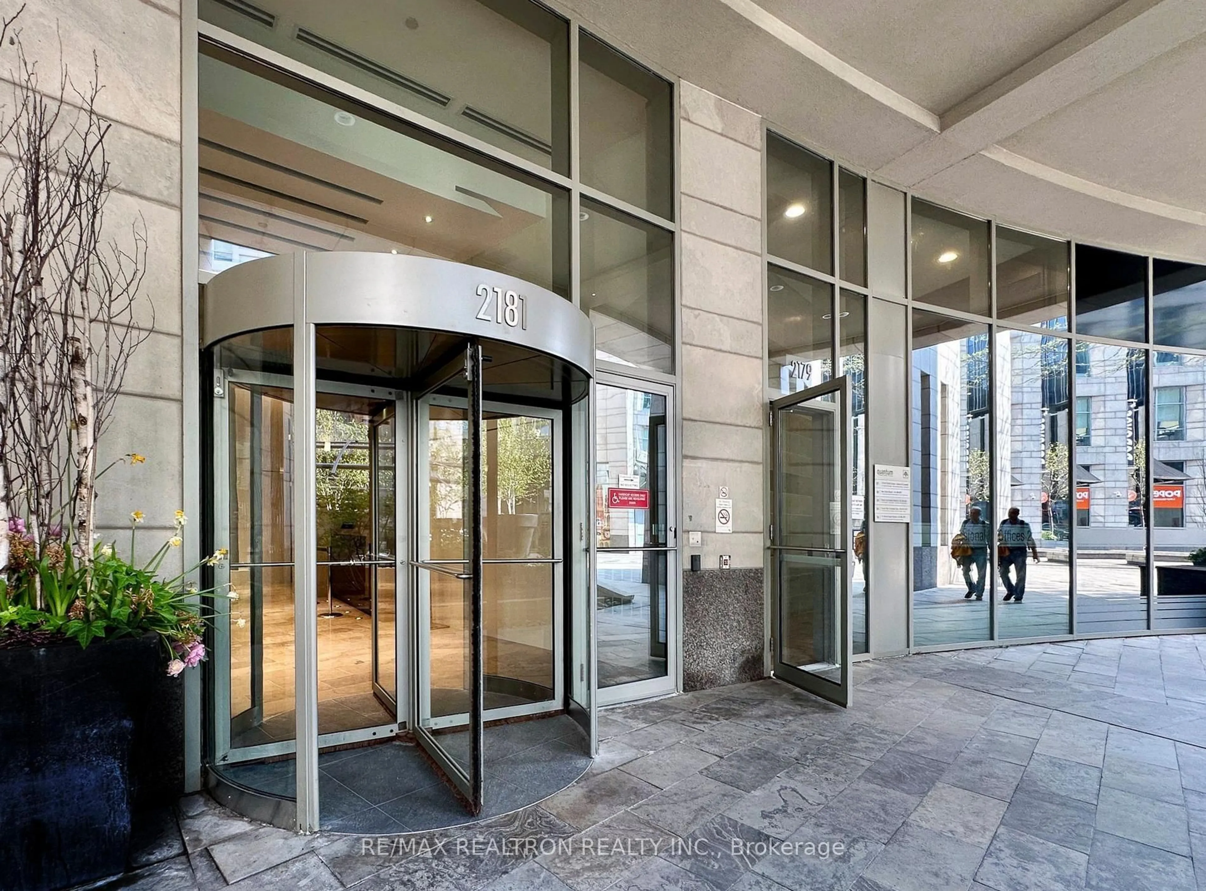Indoor foyer for 2181 Yonge St #2706, Toronto Ontario M4S 3H7