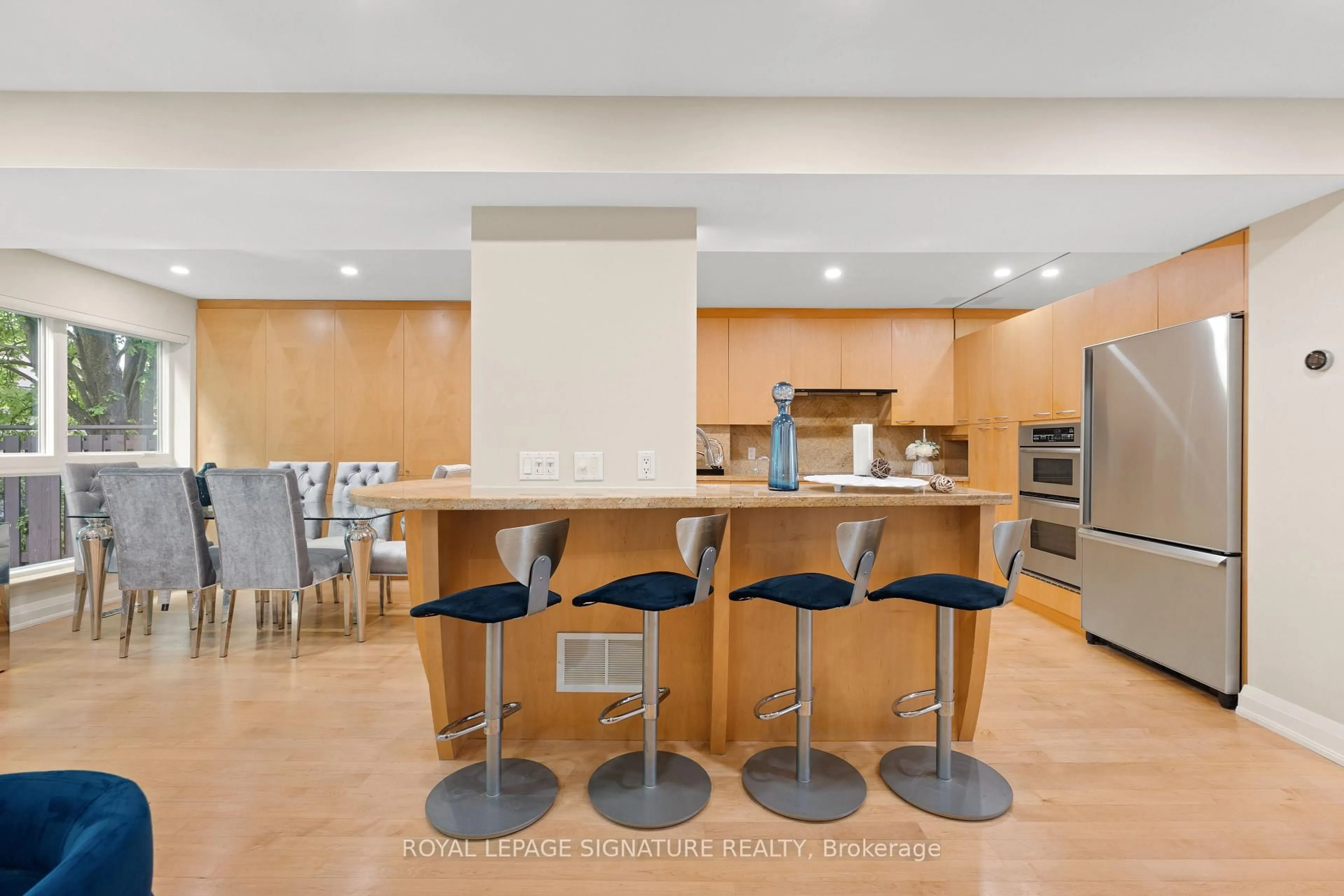 Contemporary kitchen, unknown for 96 Crimson Mill Way #153, Toronto Ontario M2L 1T6