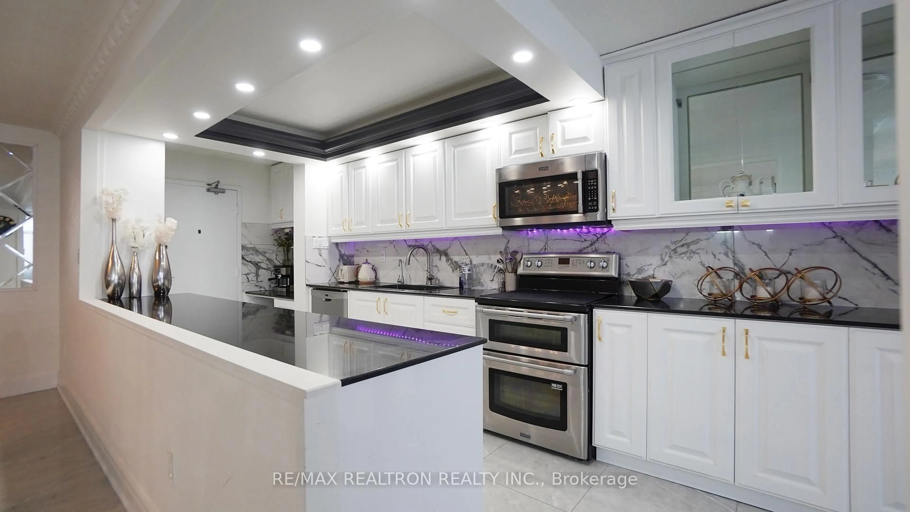 Contemporary kitchen, ceramic/tile floor for 100 Antibes Dr #2801, Toronto Ontario M2R 3N1