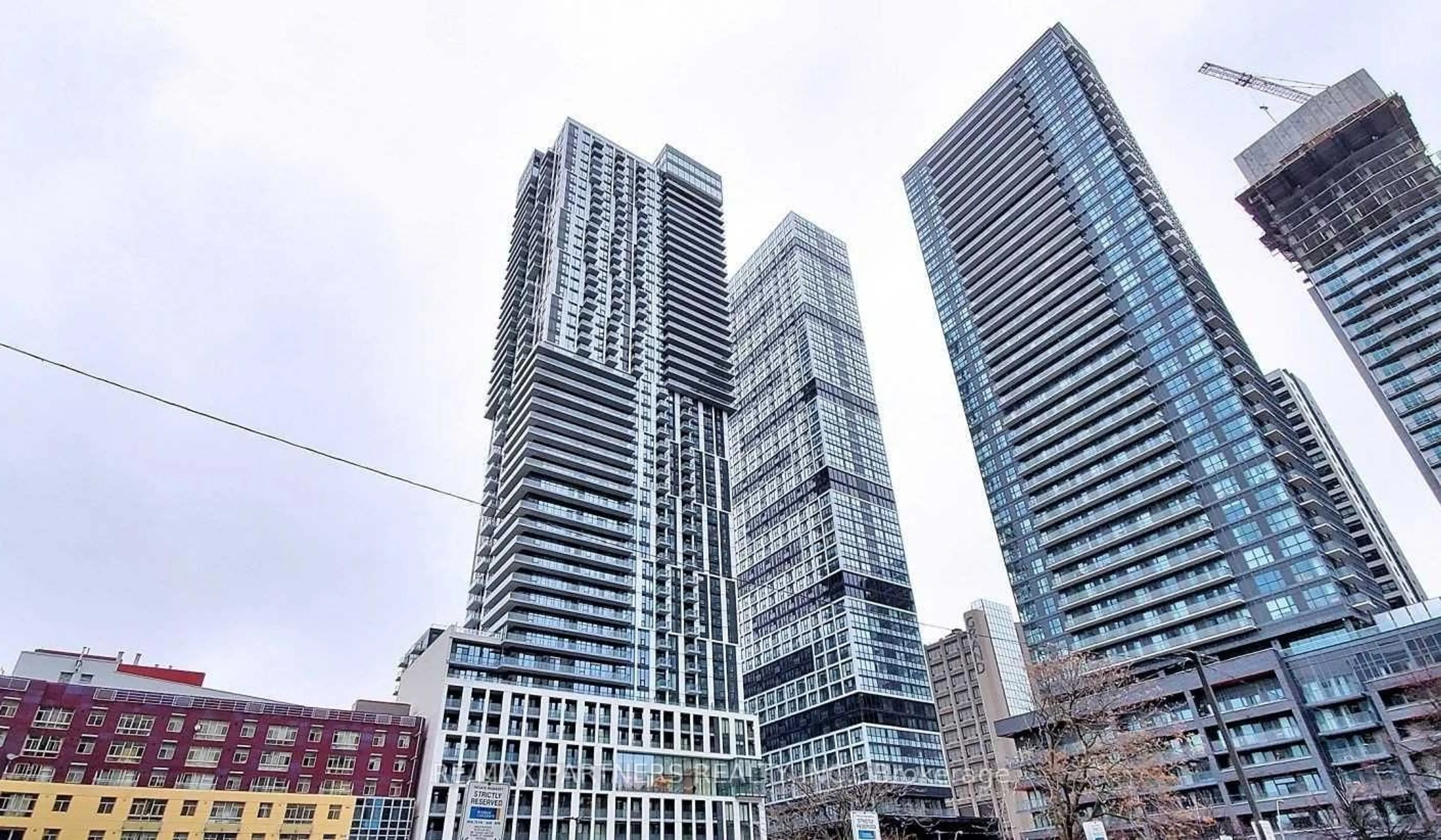 Blurry image for 251 Jarvis St #1625, Toronto Ontario M5B 0C3