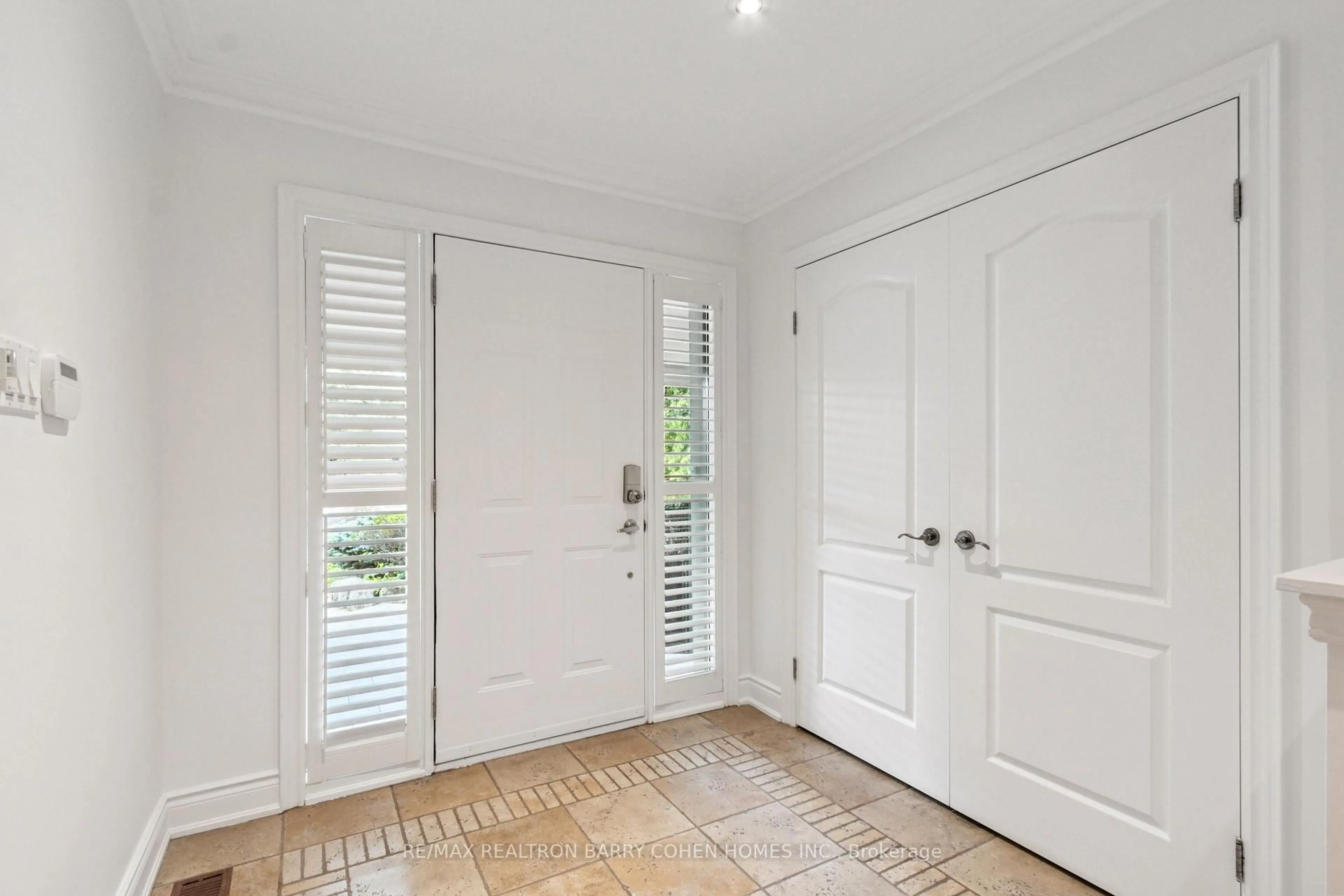 Indoor entryway for 58 Hawksbury Dr, Toronto Ontario M2K 1M5