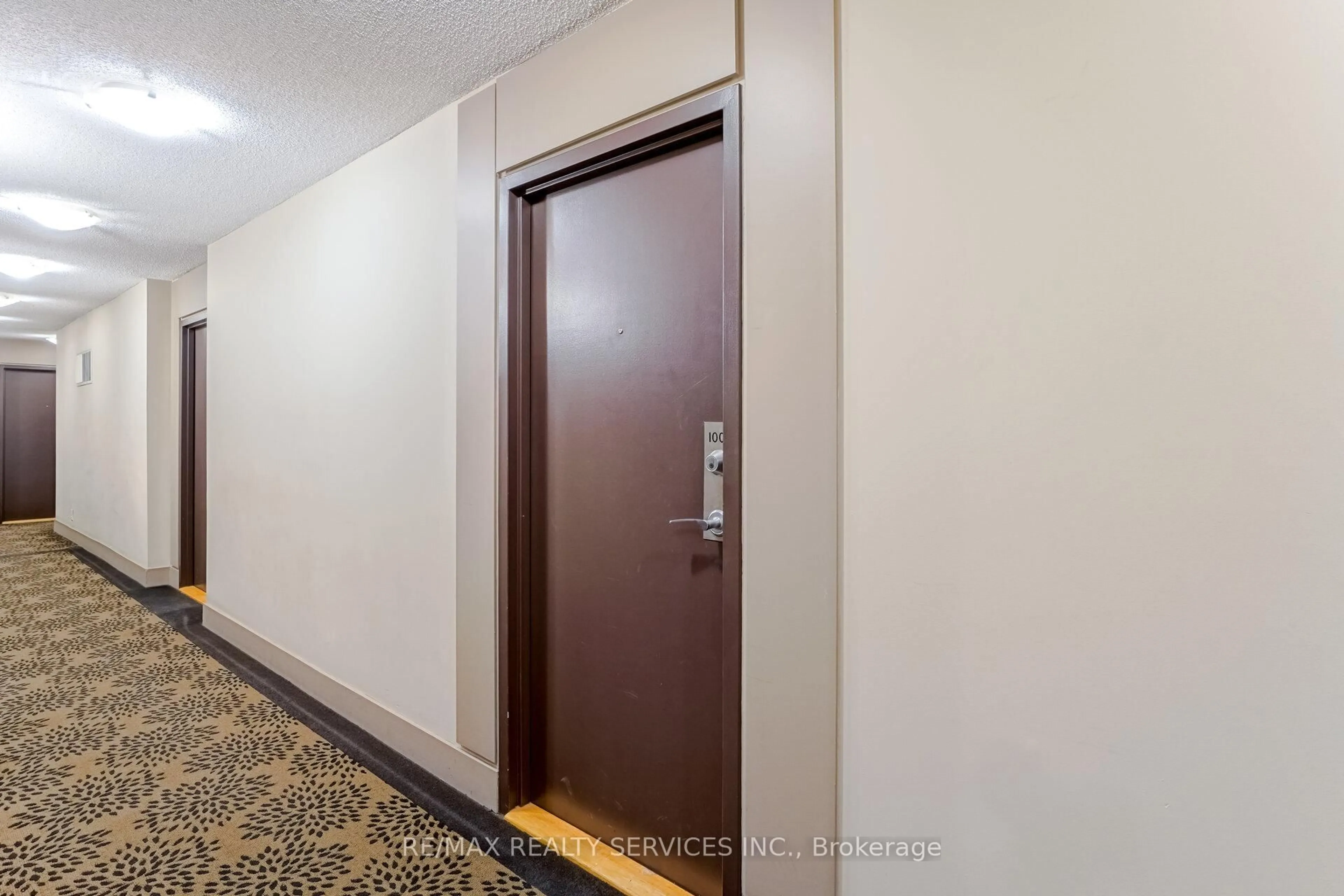 Indoor foyer for 361 Front St #1008, Toronto Ontario M5V 3R5