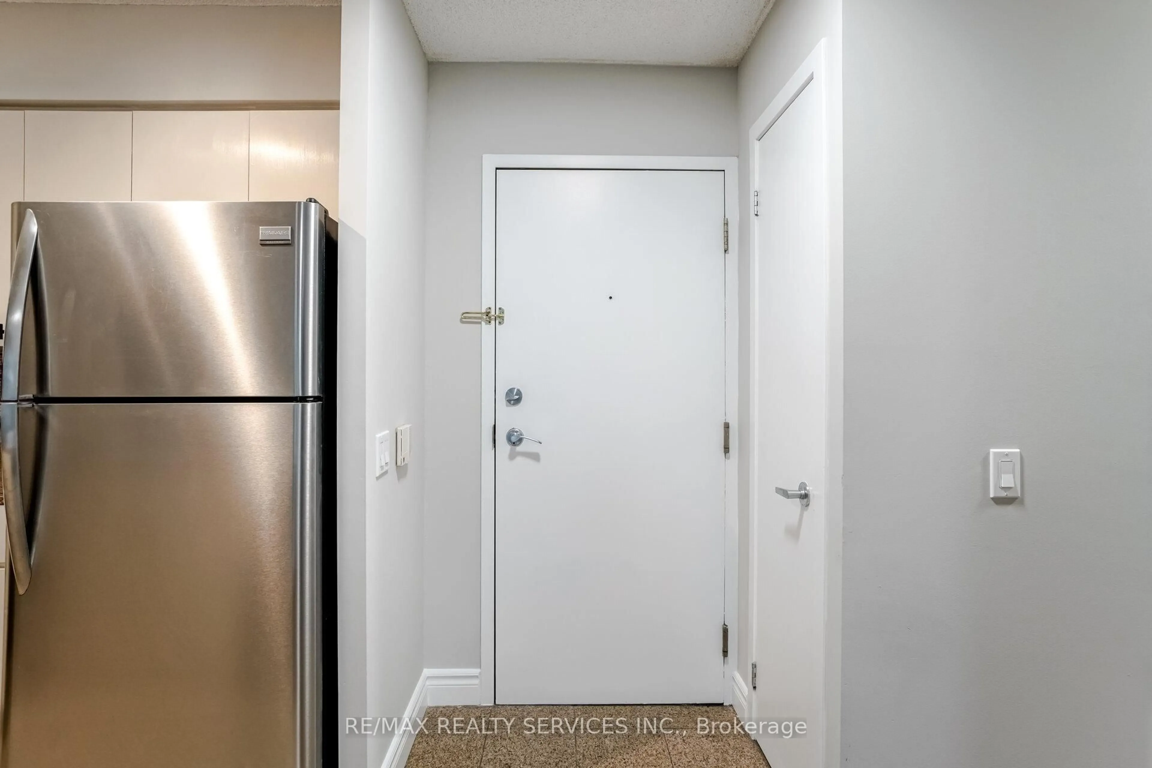 Indoor entryway for 361 Front St #1008, Toronto Ontario M5V 3R5