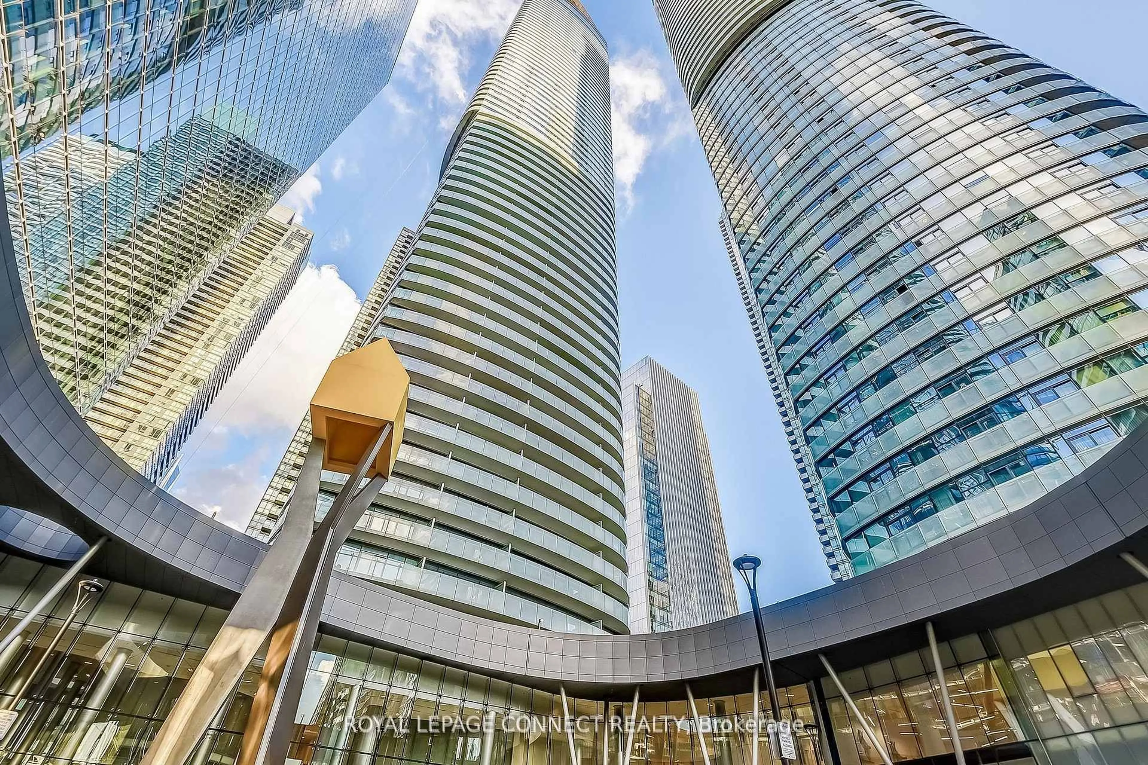 Indoor foyer for 14 York St #2804, Toronto Ontario M5J 0B1