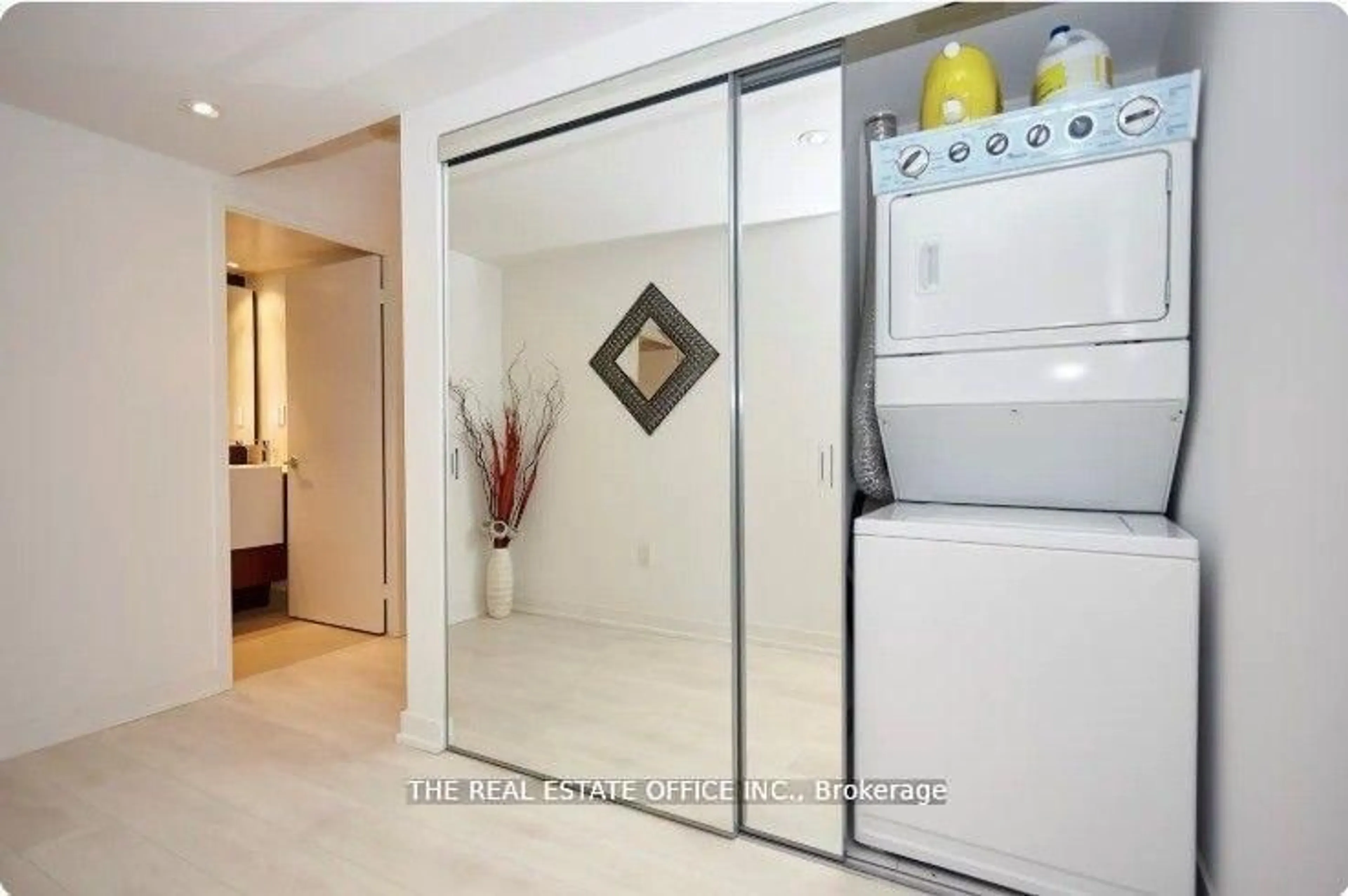 Laundry room for 151 Dan Leckie Way #603, Toronto Ontario M5V 4B2
