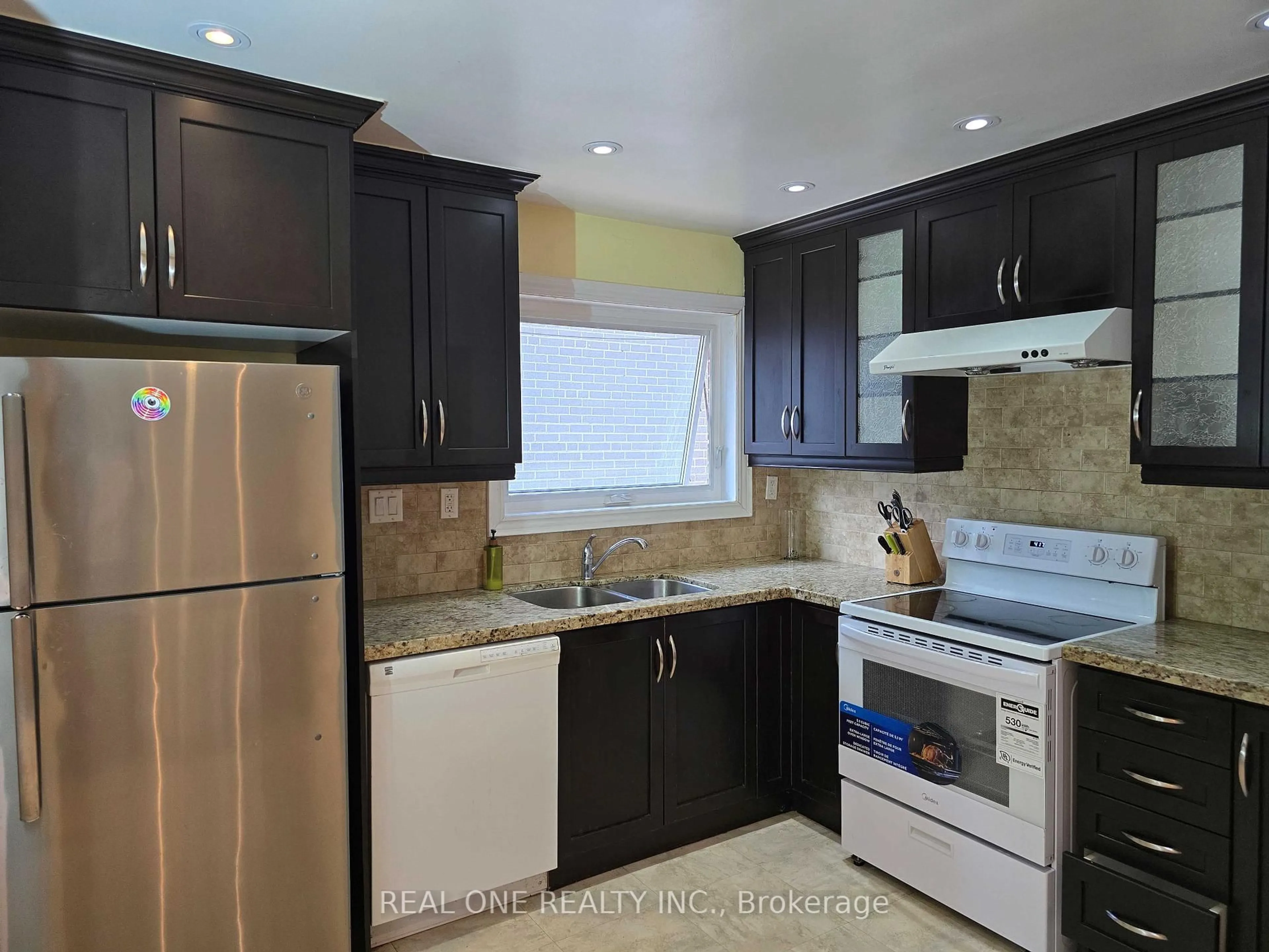 Standard kitchen, ceramic/tile floor for 37 Bessarion Rd, Toronto Ontario M2K 1H8