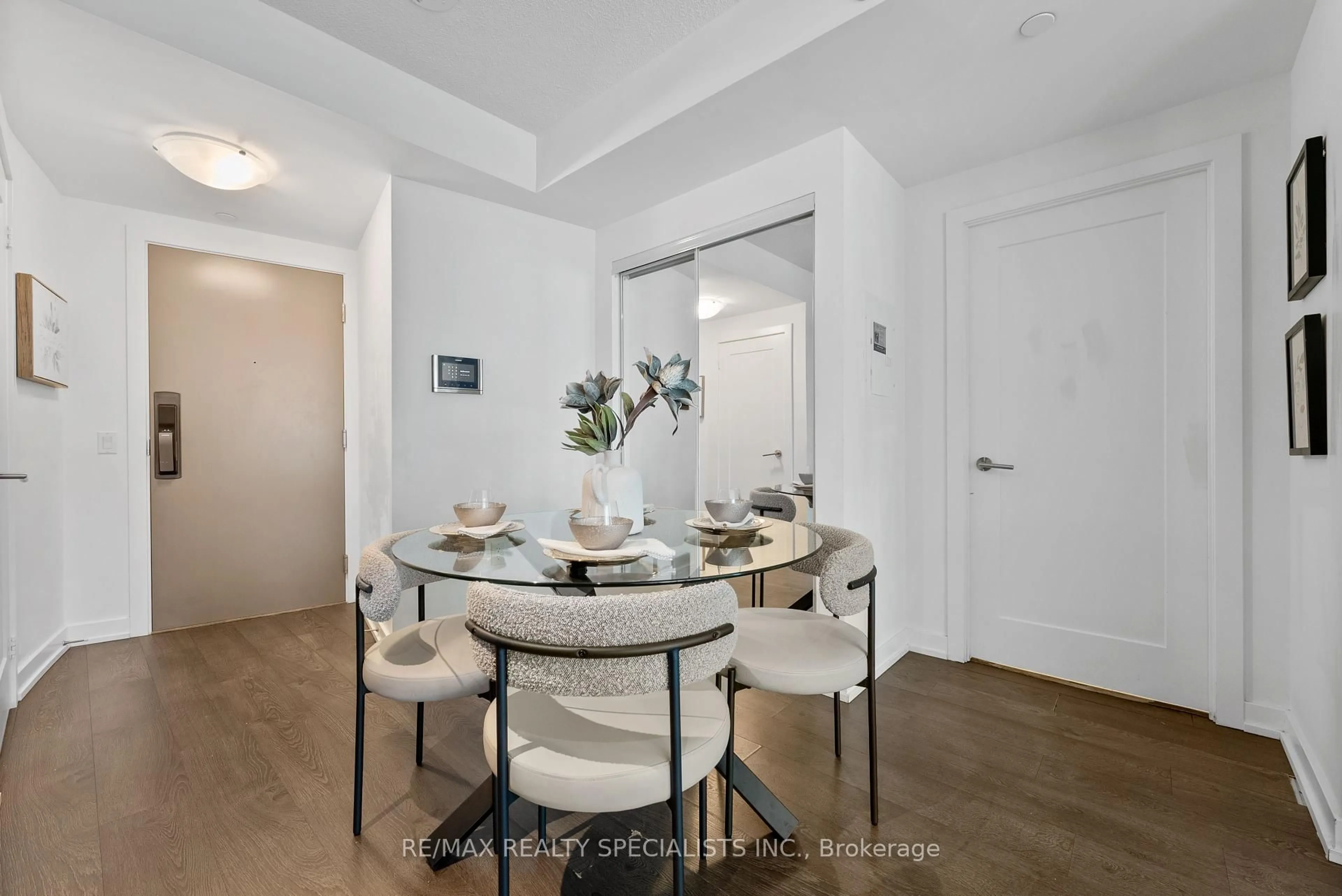Dining room, unknown for 10 York St #2502, Toronto Ontario M5J 0E1