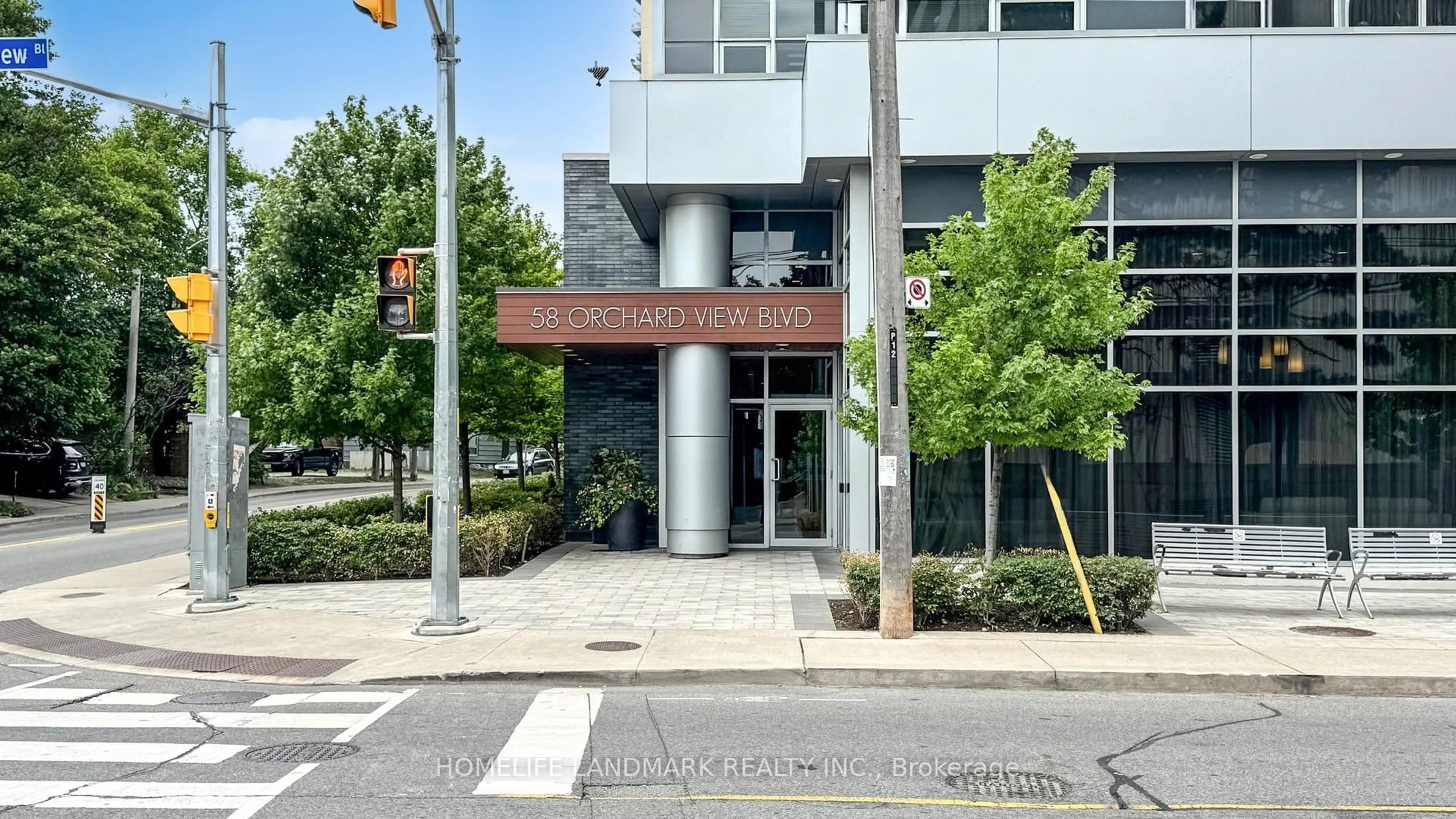 Indoor foyer for 58 Orchard View Blvd #308, Toronto Ontario M4R 1B9