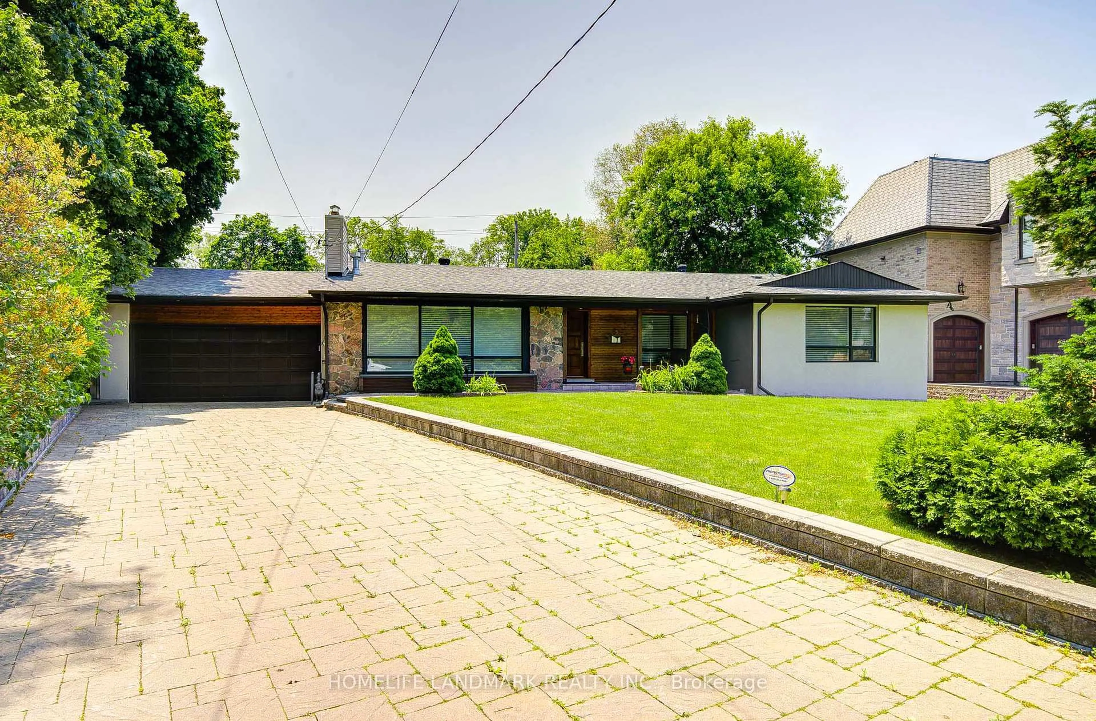 A pic from outside/outdoor area/front of a property/back of a property/a pic from drone, street for 5 Sulgrave Cres, Toronto Ontario M2L 1W5