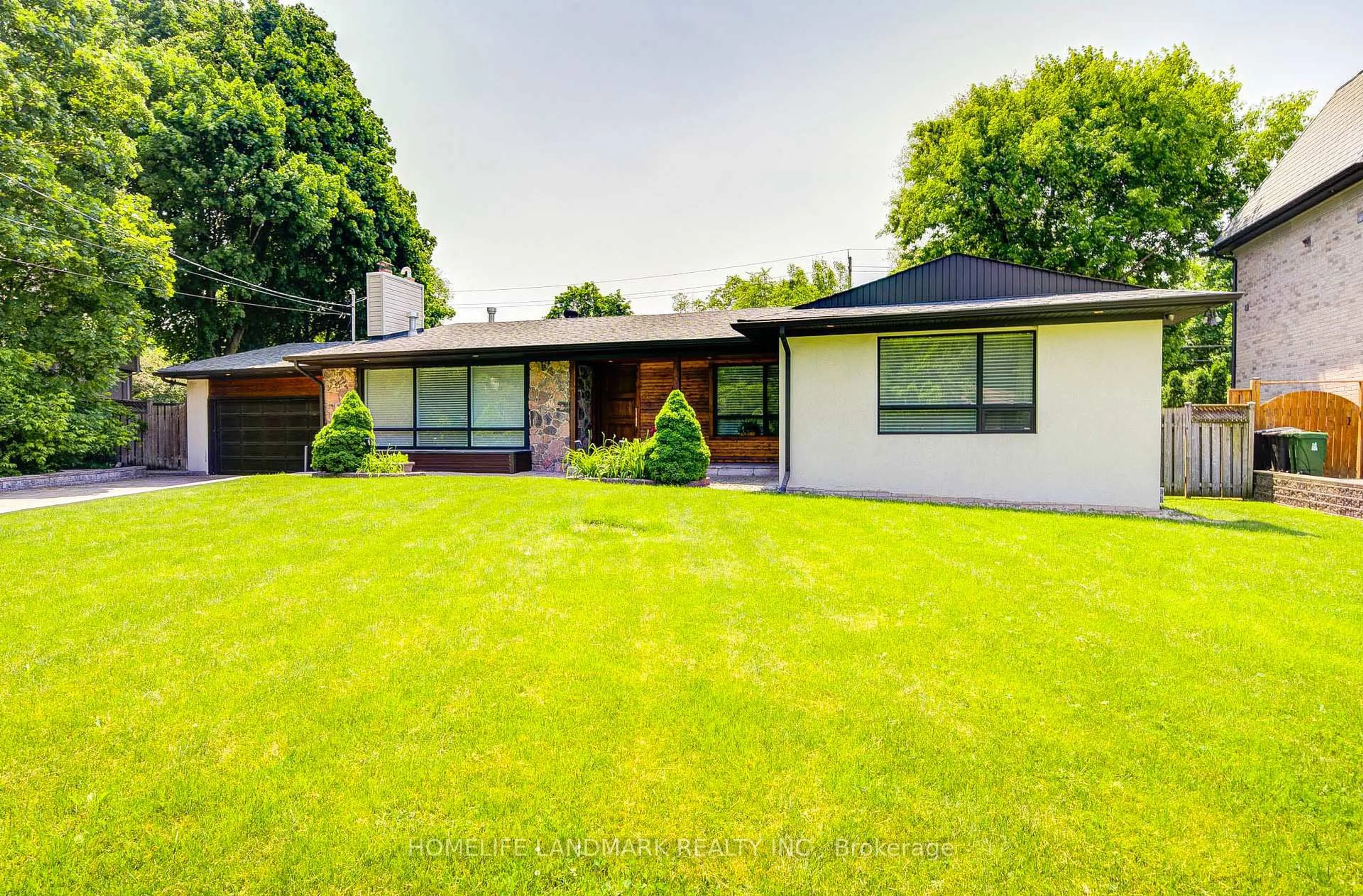 A pic from outside/outdoor area/front of a property/back of a property/a pic from drone, street for 5 Sulgrave Cres, Toronto Ontario M2L 1W5