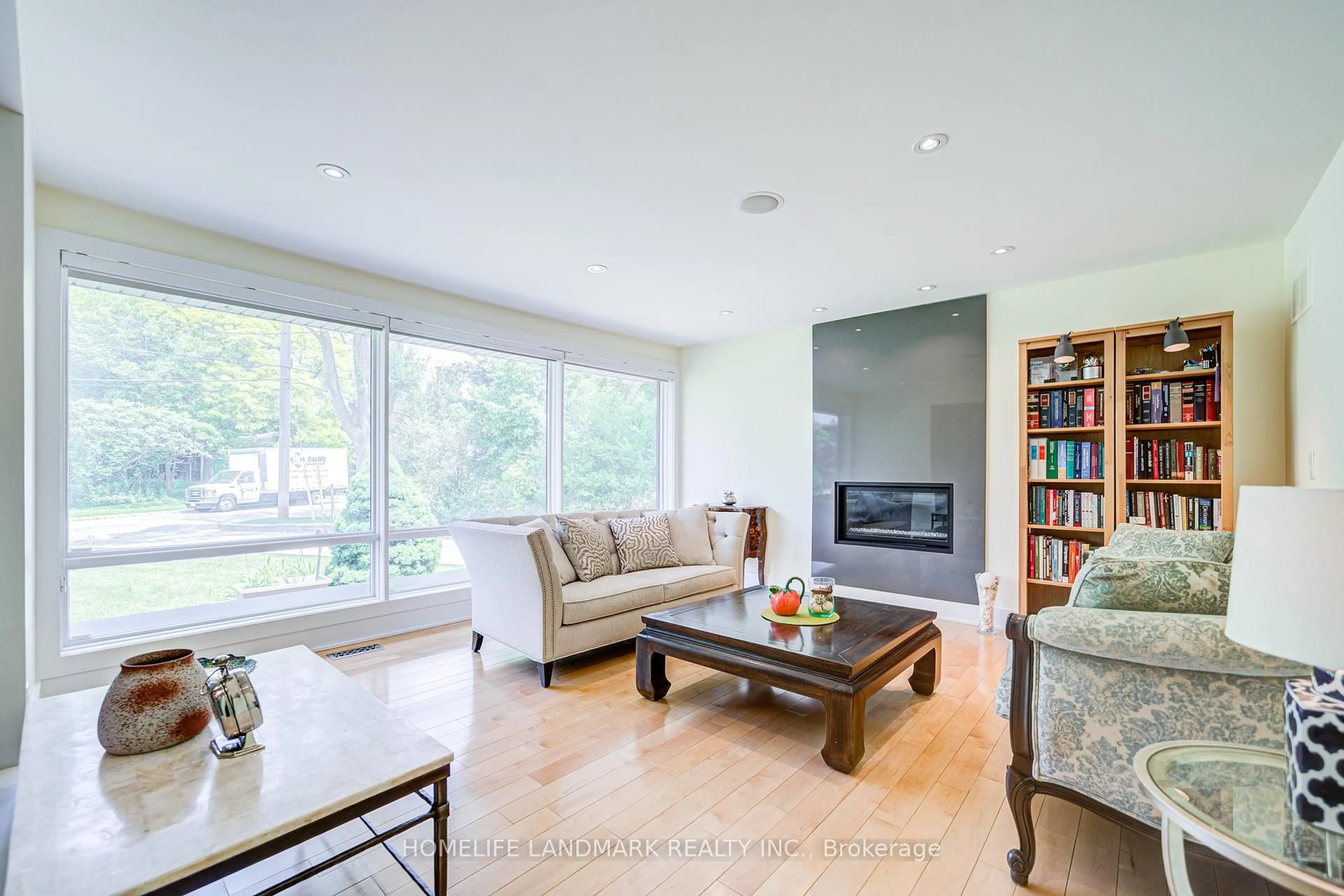 Living room with furniture, unknown for 5 Sulgrave Cres, Toronto Ontario M2L 1W5