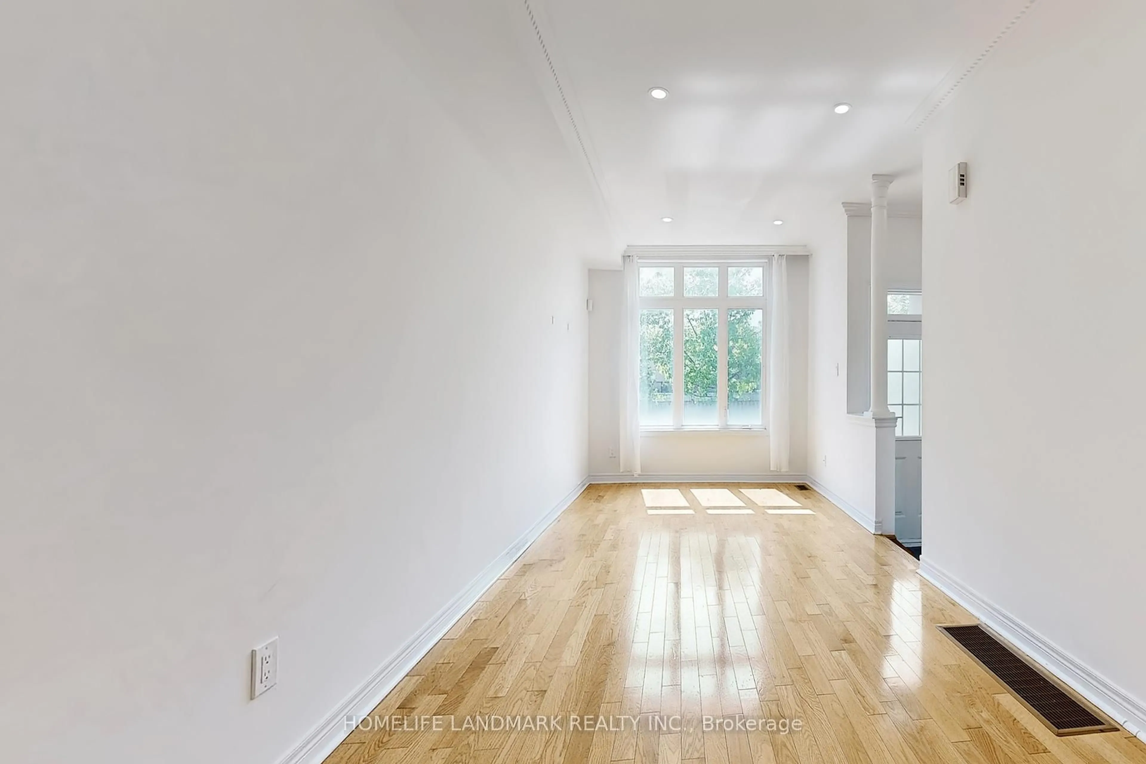 Unknown for 19 English Garden Way, Toronto Ontario M2M 4M4