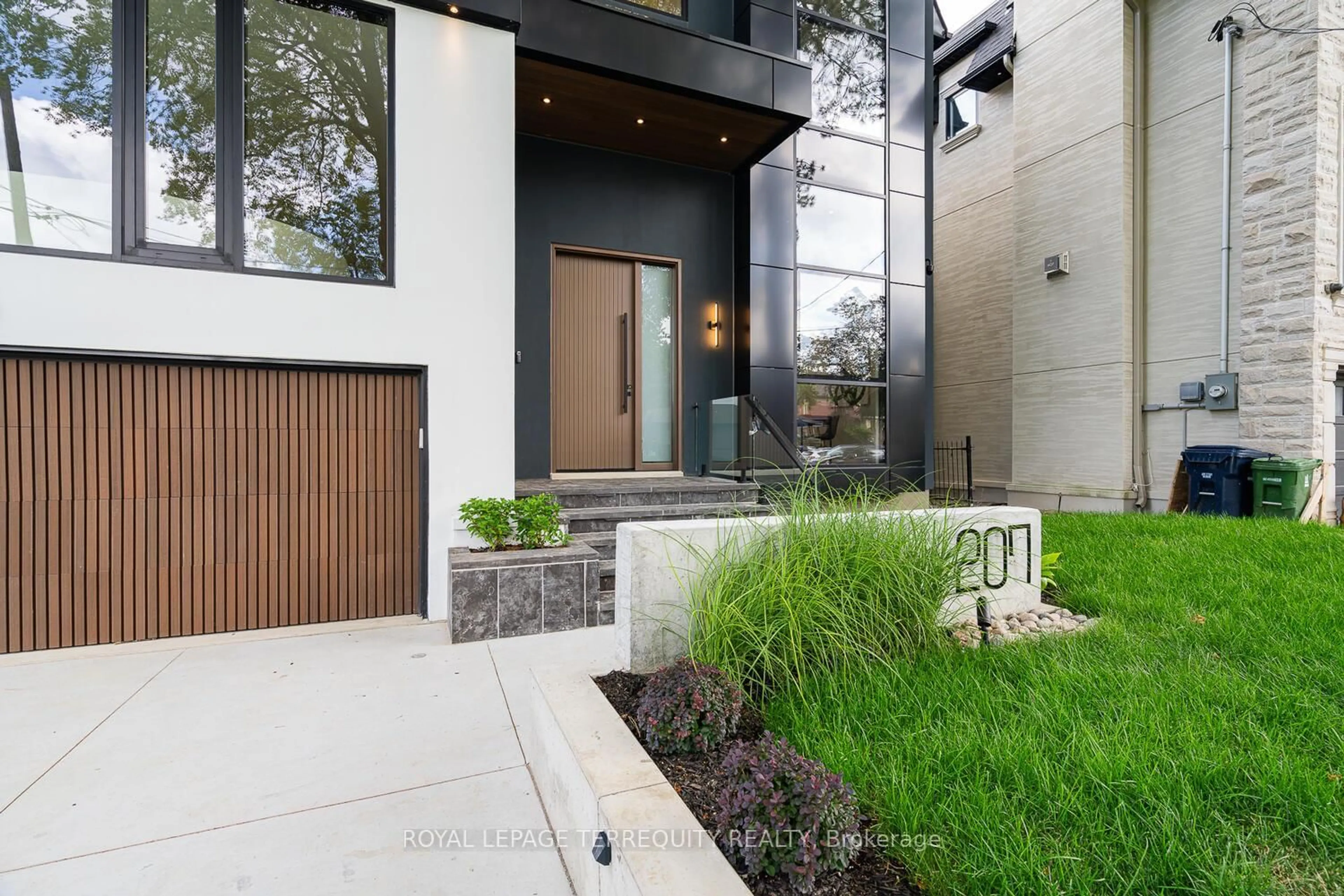Unknown for 207 Newton Dr, Toronto Ontario M2M 2P2