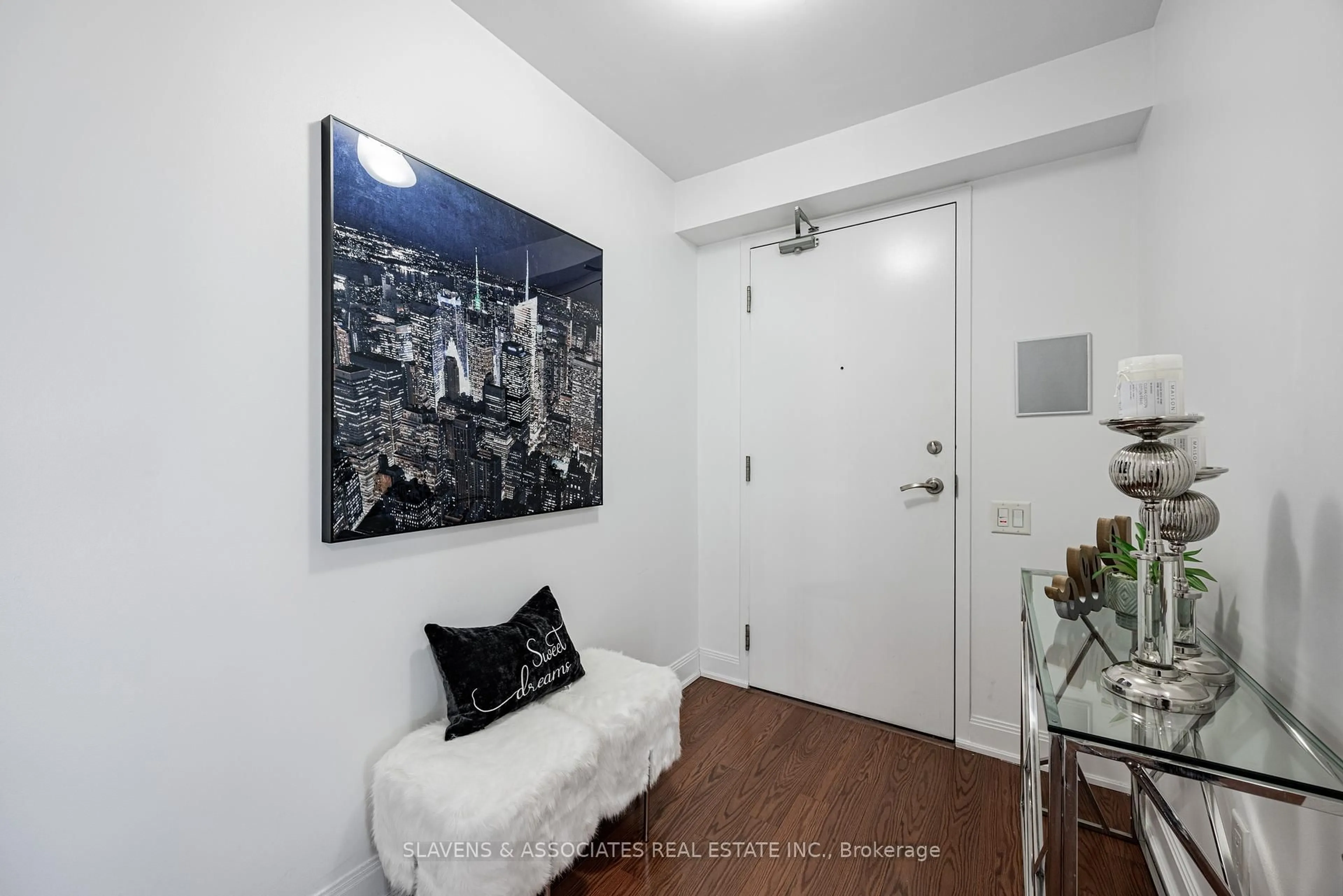 Indoor entryway for 2191 Yonge St #2308, Toronto Ontario M4S 3H8