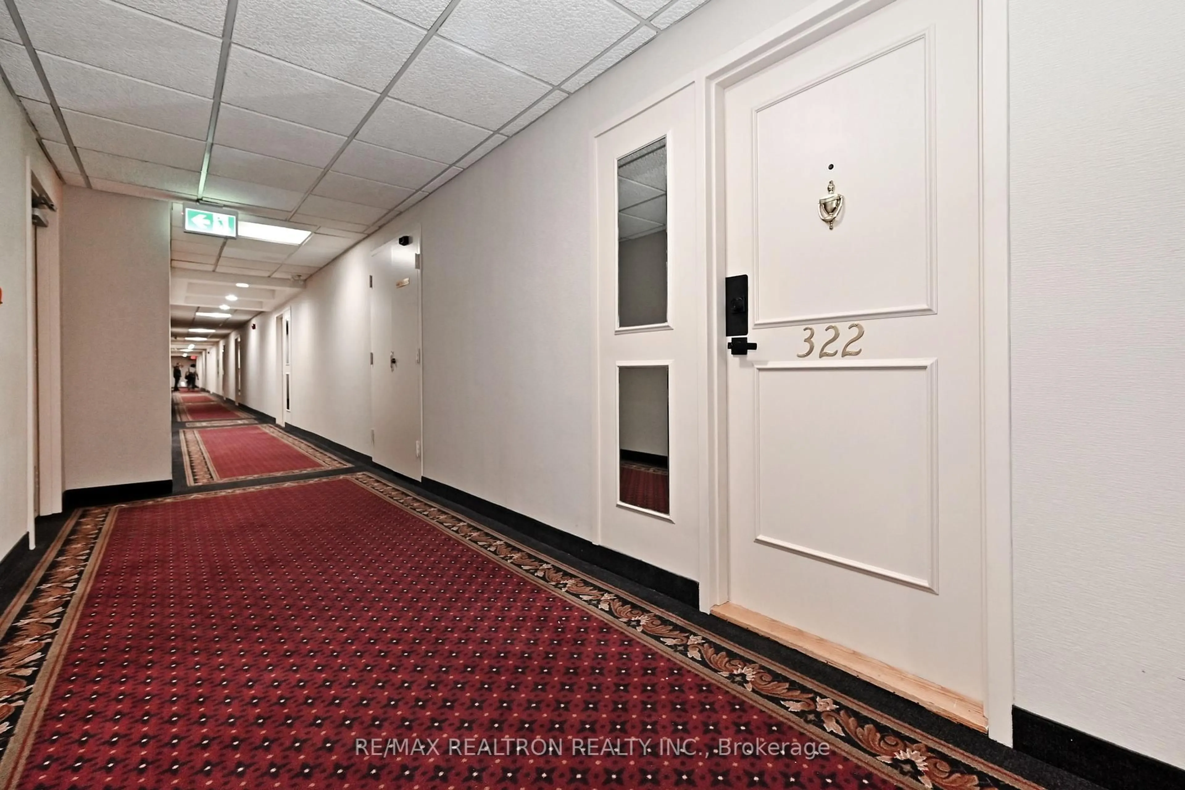 Indoor foyer for 4005 Don Mills Rd #322, Toronto Ontario M2H 3J9