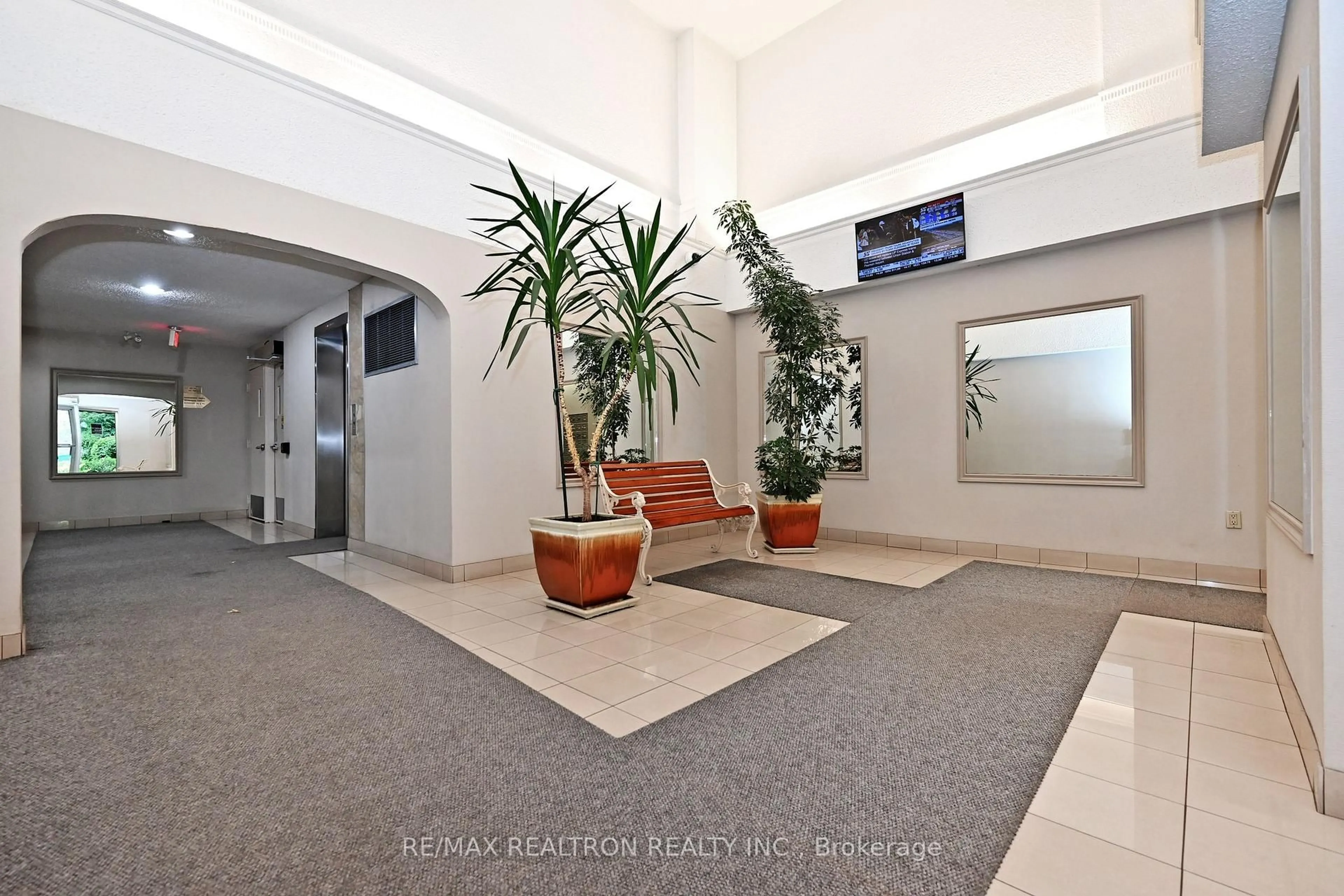 Lobby for 4005 Don Mills Rd #322, Toronto Ontario M2H 3J9