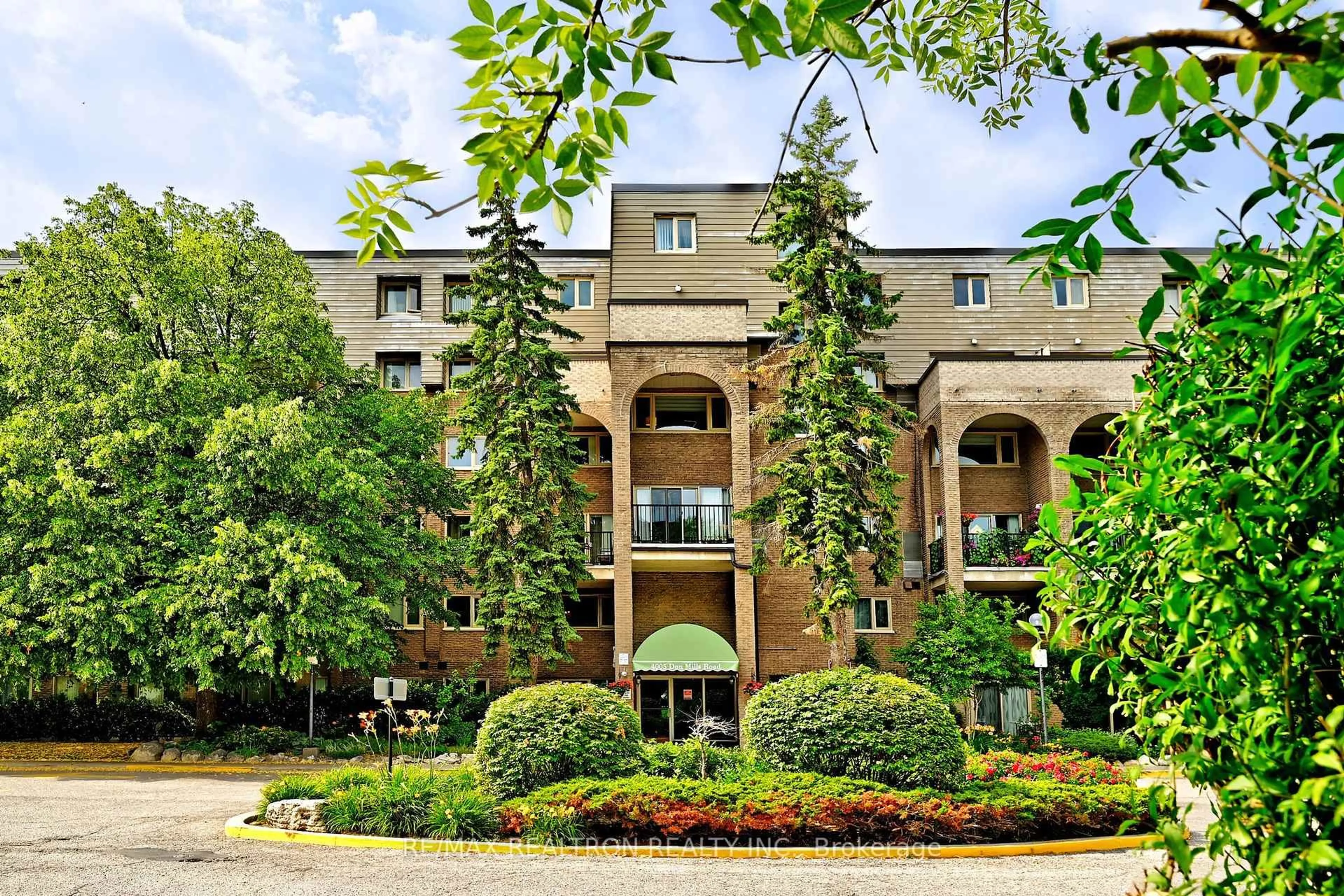 Patio, unknown for 4005 Don Mills Rd #322, Toronto Ontario M2H 3J9
