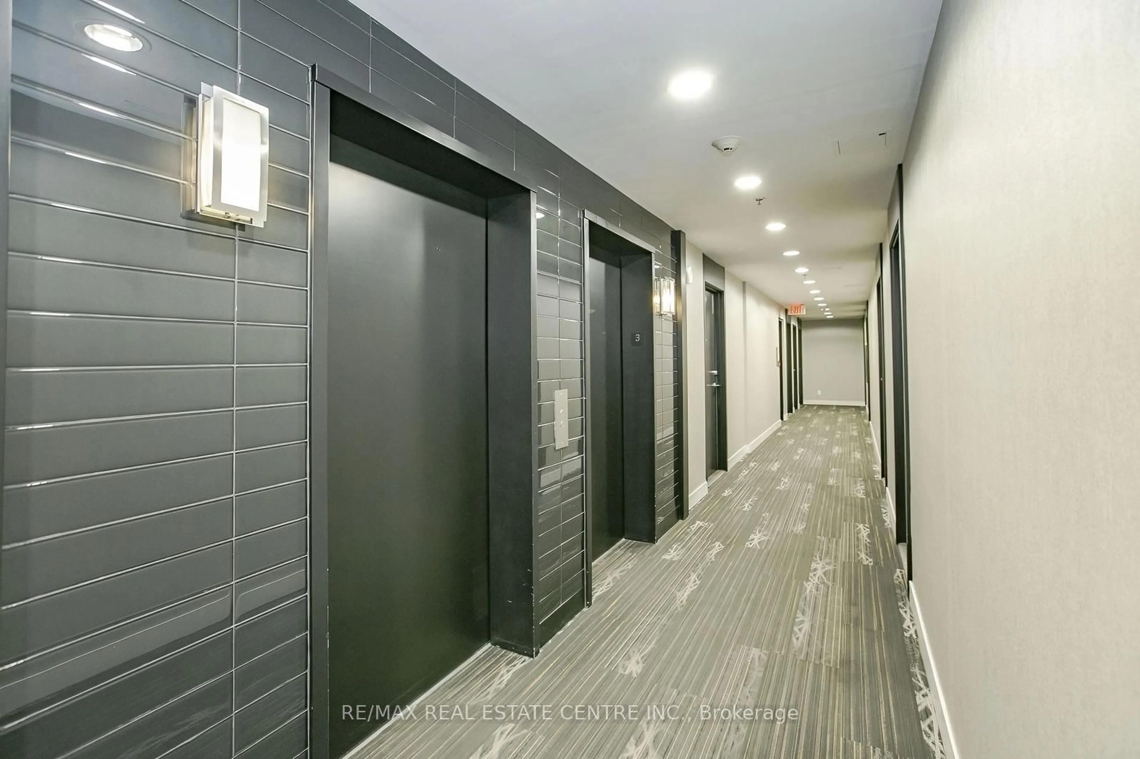 Indoor foyer for 8 Gladstone Ave #308, Toronto Ontario M6J 0B3