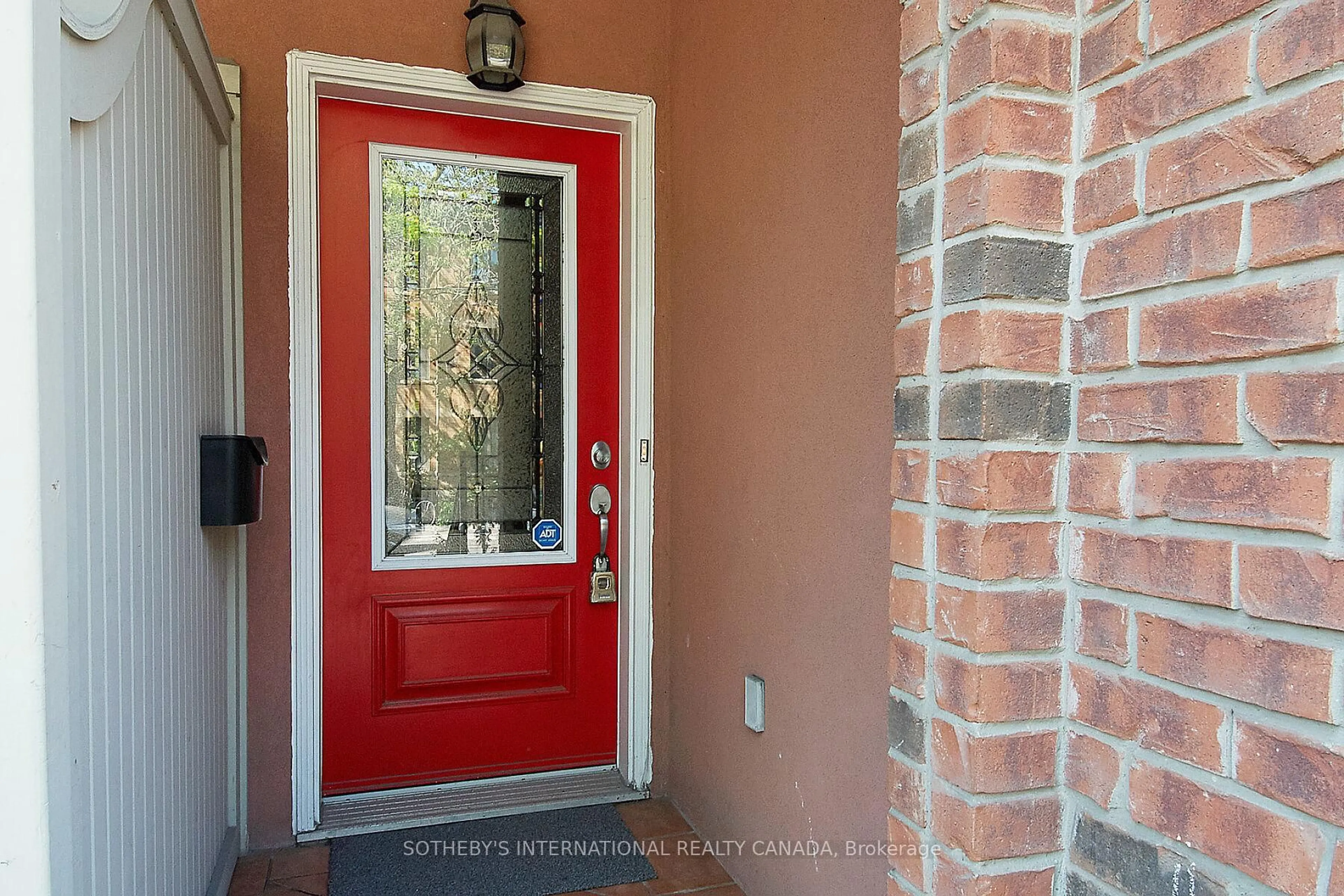 Indoor entryway for 1019B College St, Toronto Ontario M6H 1A8