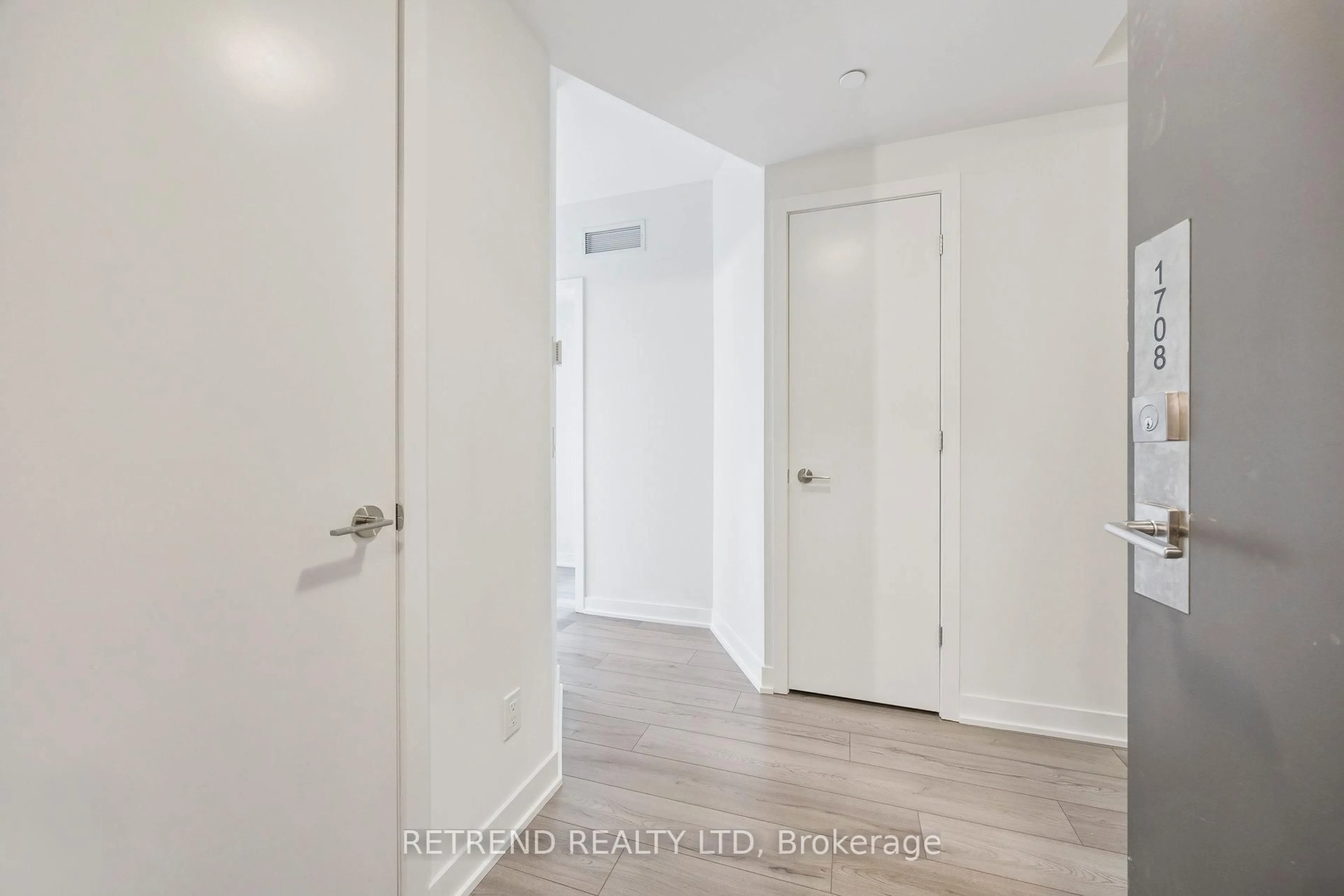 Indoor entryway for 15 Ellerslie Ave #1708, Toronto Ontario M2N 0L7
