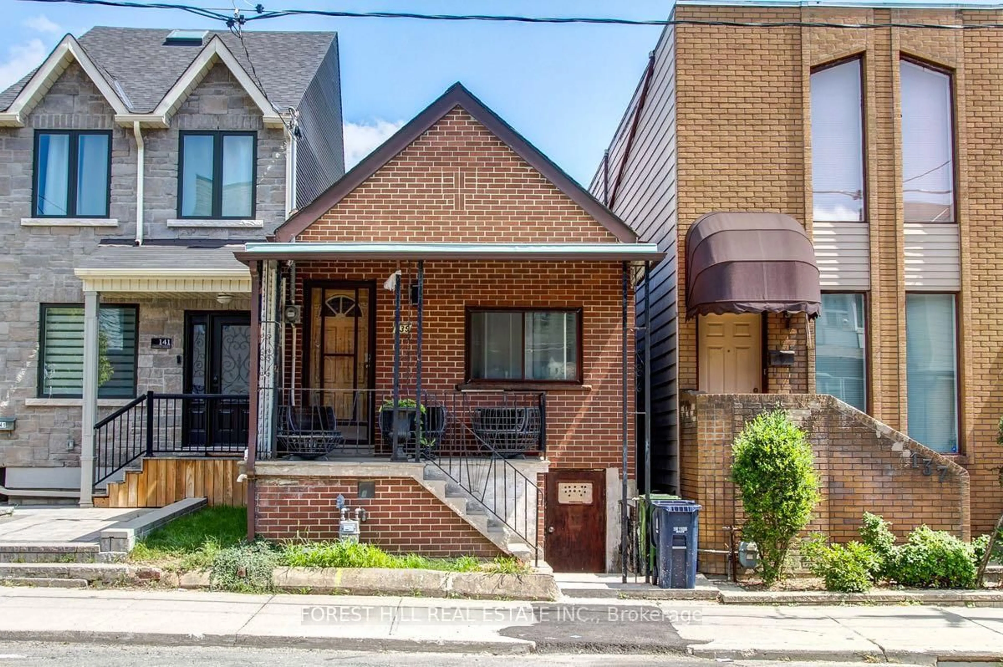 Home with brick exterior material, street for 139 Christie St, Toronto Ontario M6G 3B3