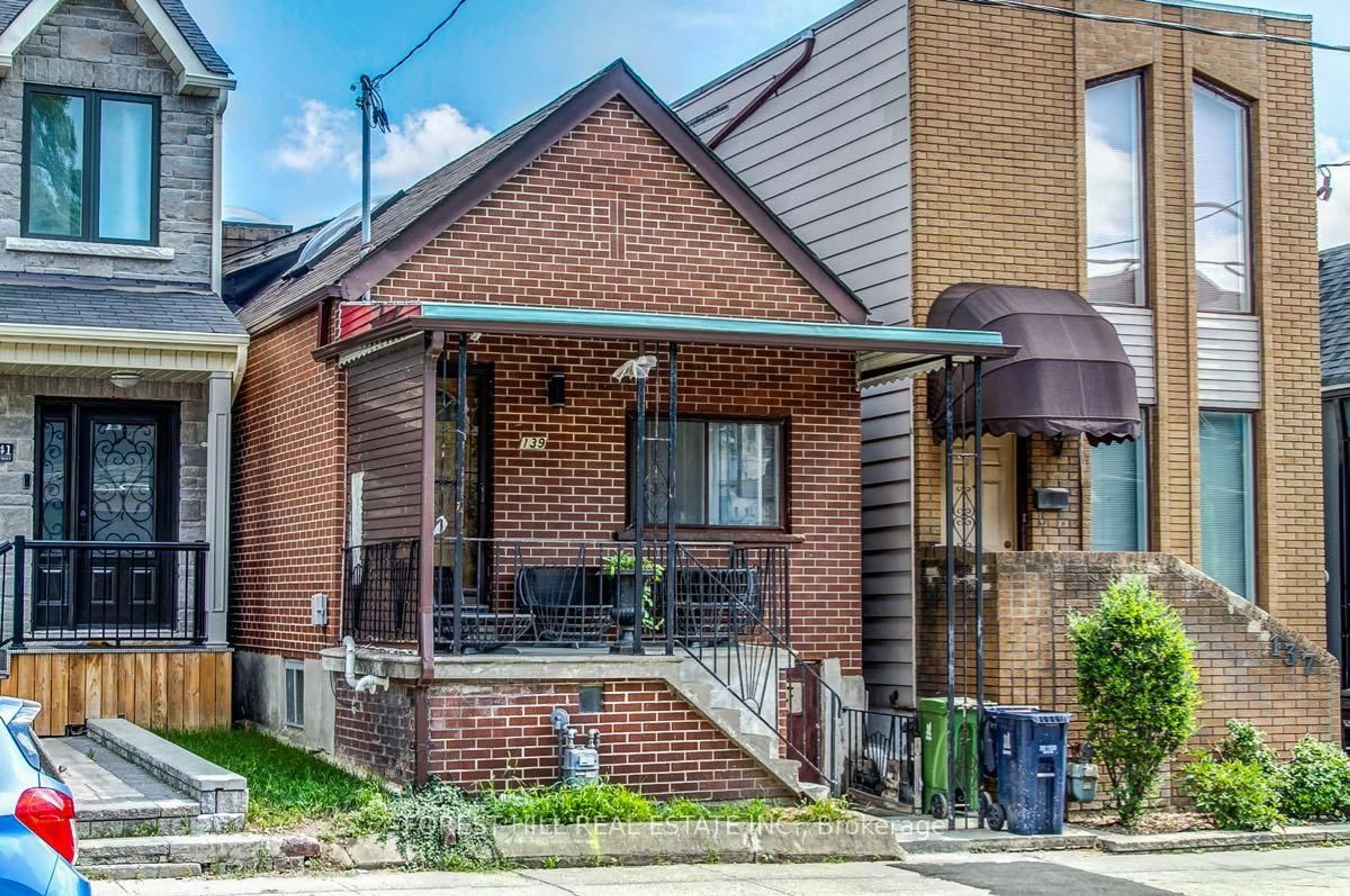 Home with brick exterior material, street for 139 Christie St, Toronto Ontario M6G 3B3
